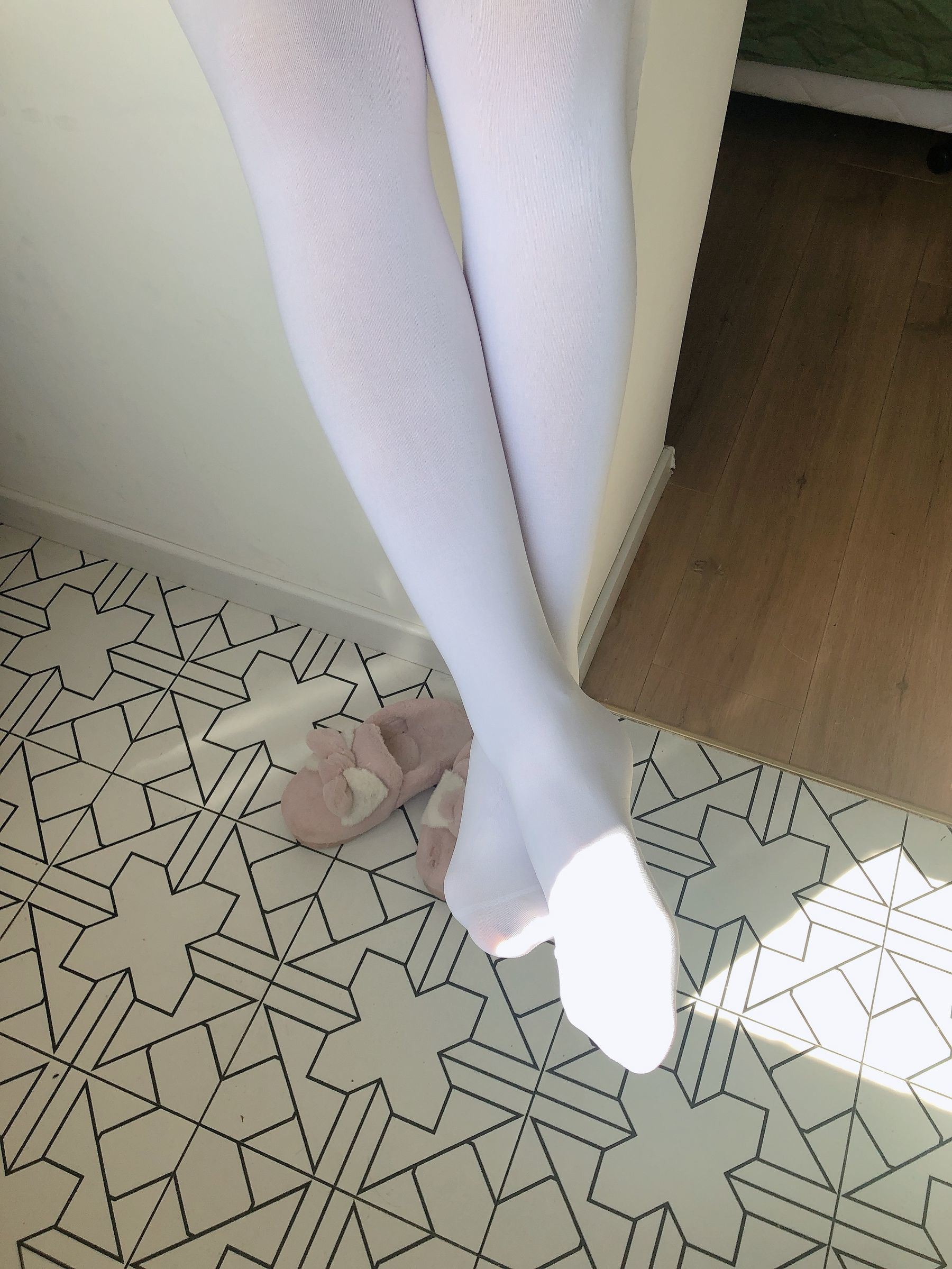 福利COS] 安喬喬兒(Nia喬喬) No.004 白絲襪