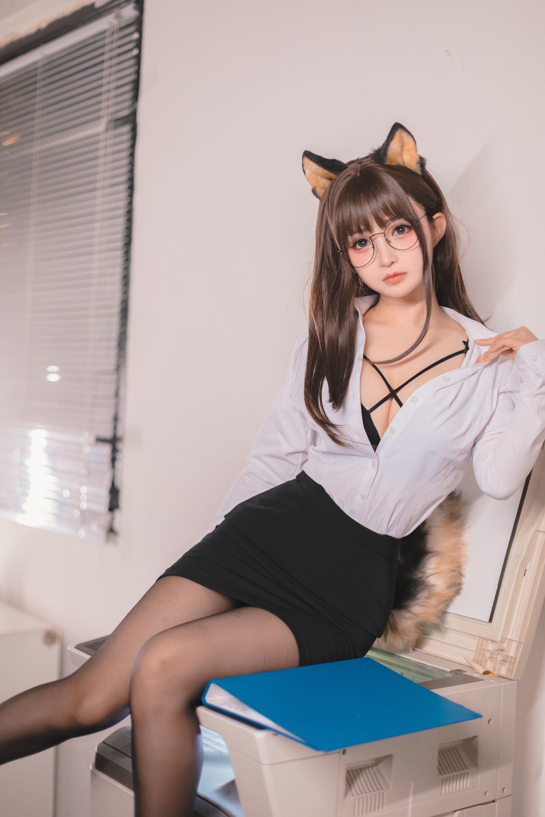 福利COS] 櫻井宁宁 - 柴犬OL