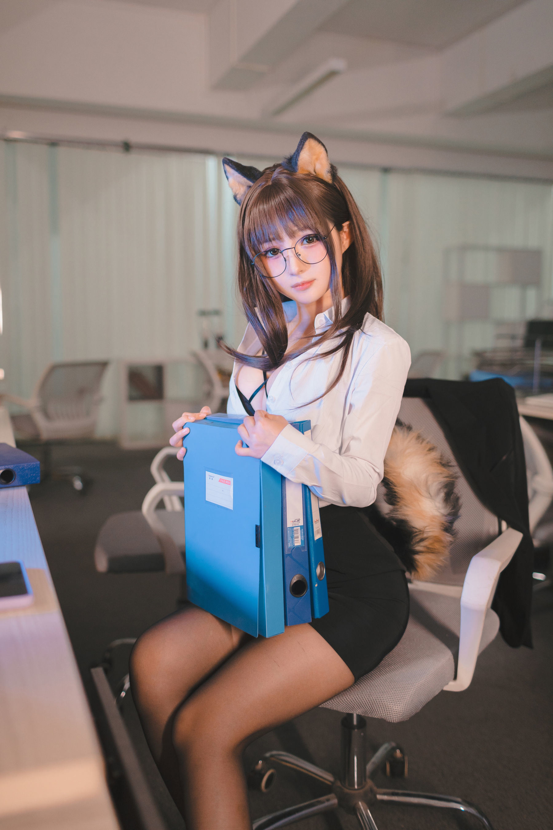 福利COS] 櫻井宁宁 - 柴犬OL