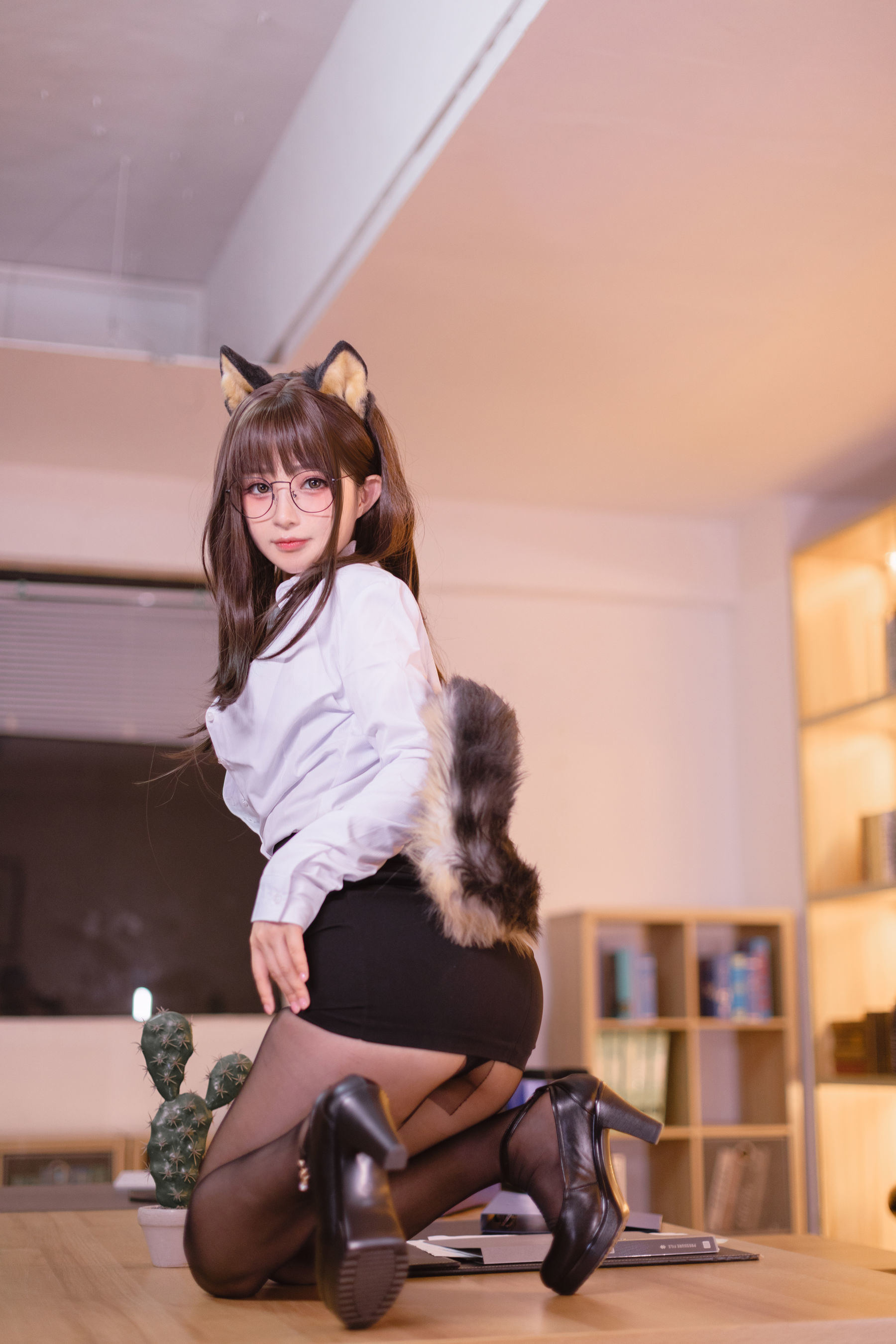 福利COS] 櫻井宁宁 - 柴犬OL