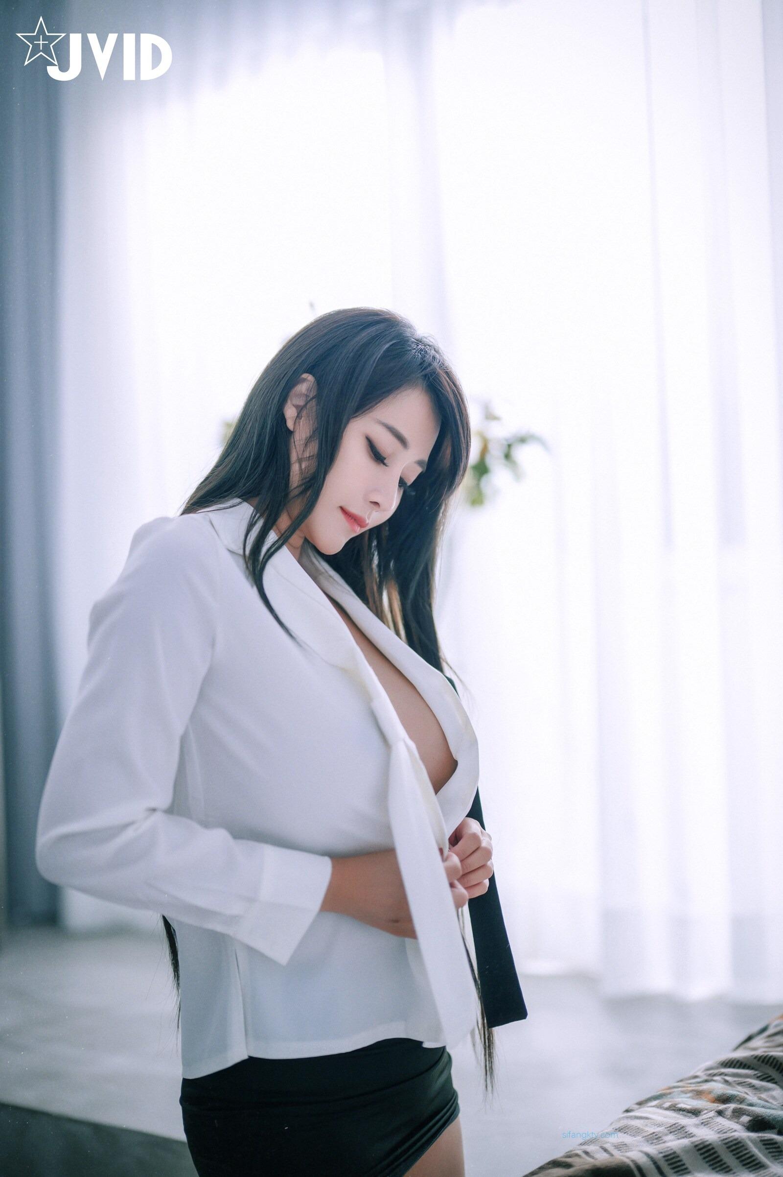 JVID] Lạc Lạc - Nữ OL ngực khổng lồ 150P