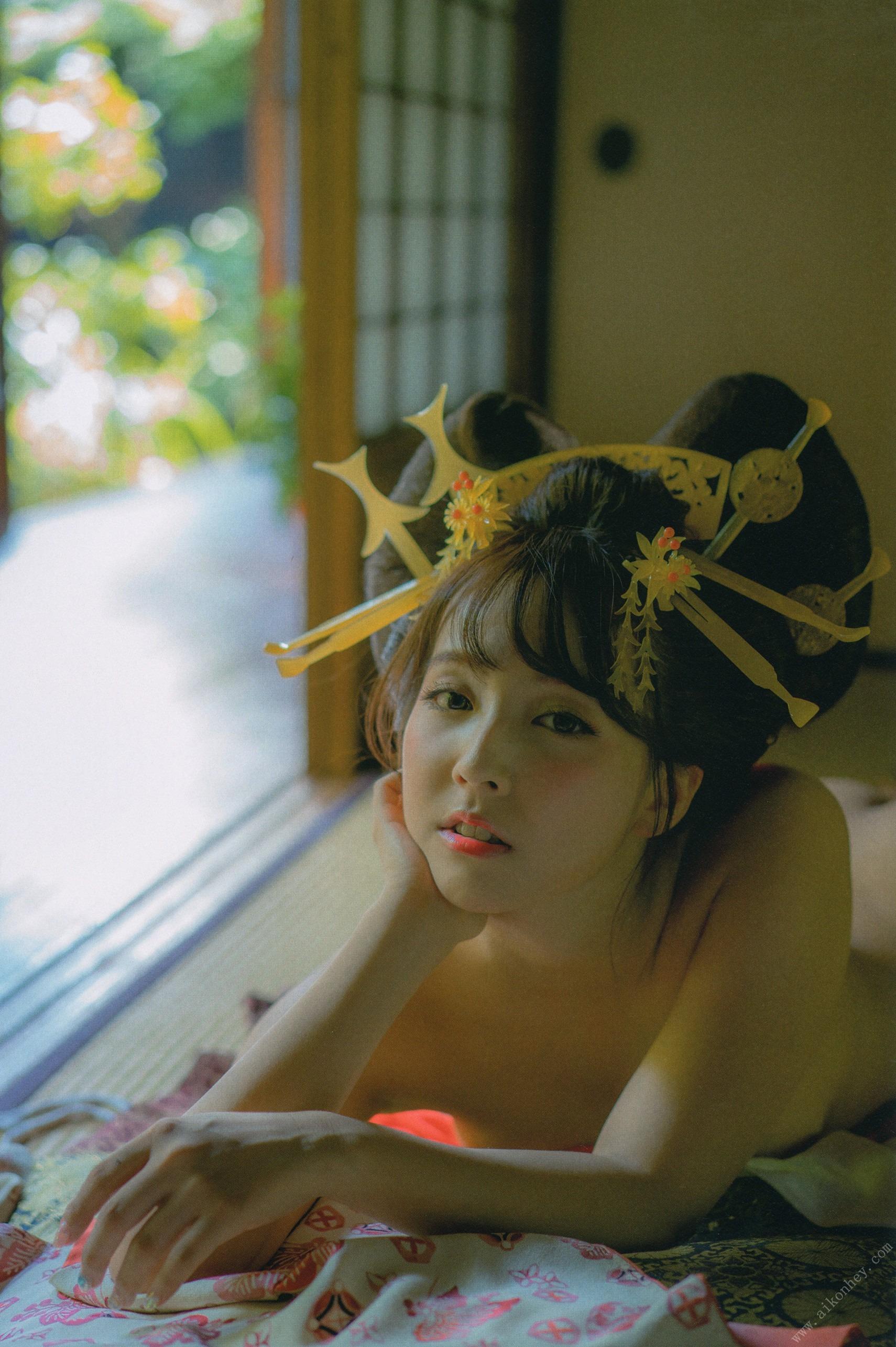 미카미 유아 - 화카이 사진집 『와비샤비』 125P