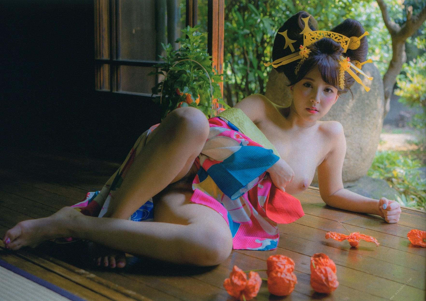 미카미 유아 - 화카이 사진집 『와비샤비』 125P