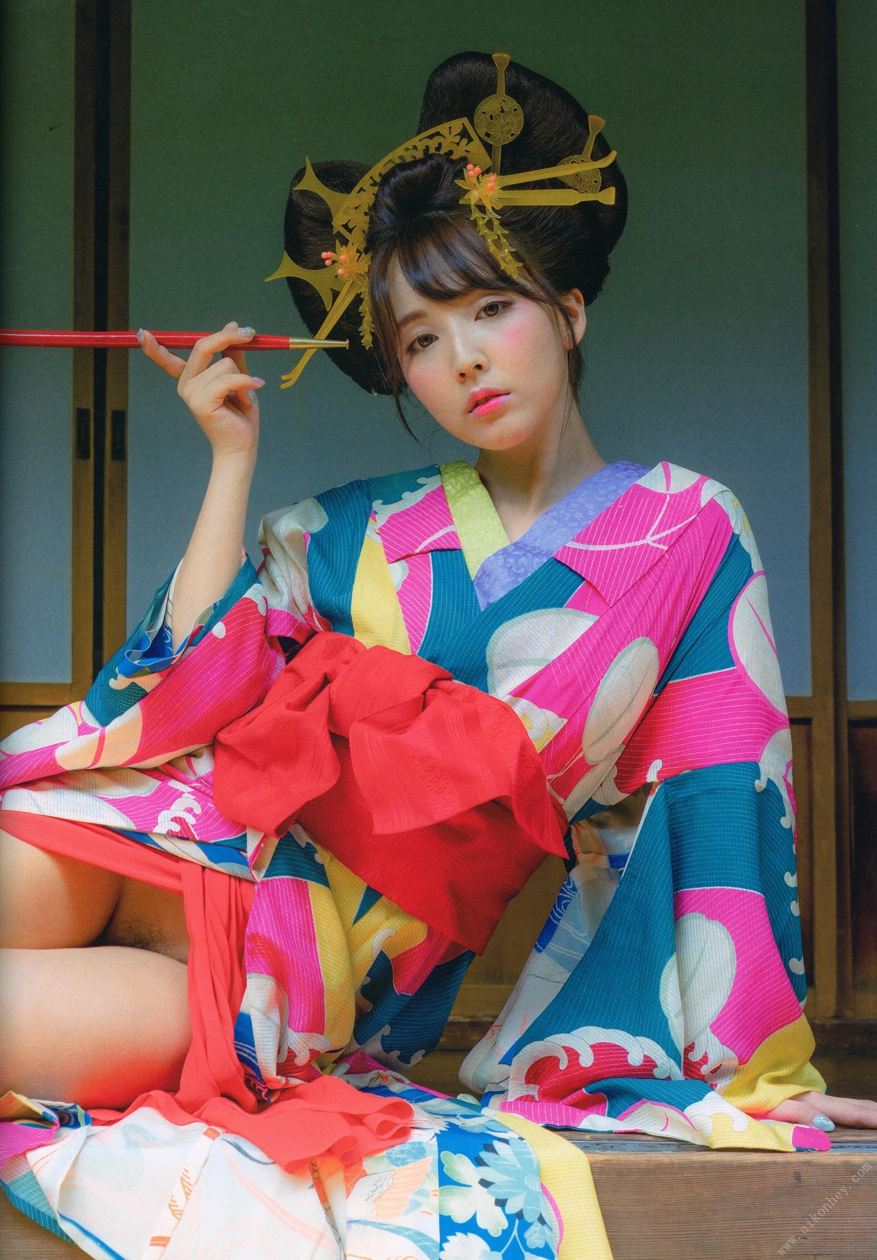미카미 유아 - 화카이 사진집 『와비샤비』 125P
