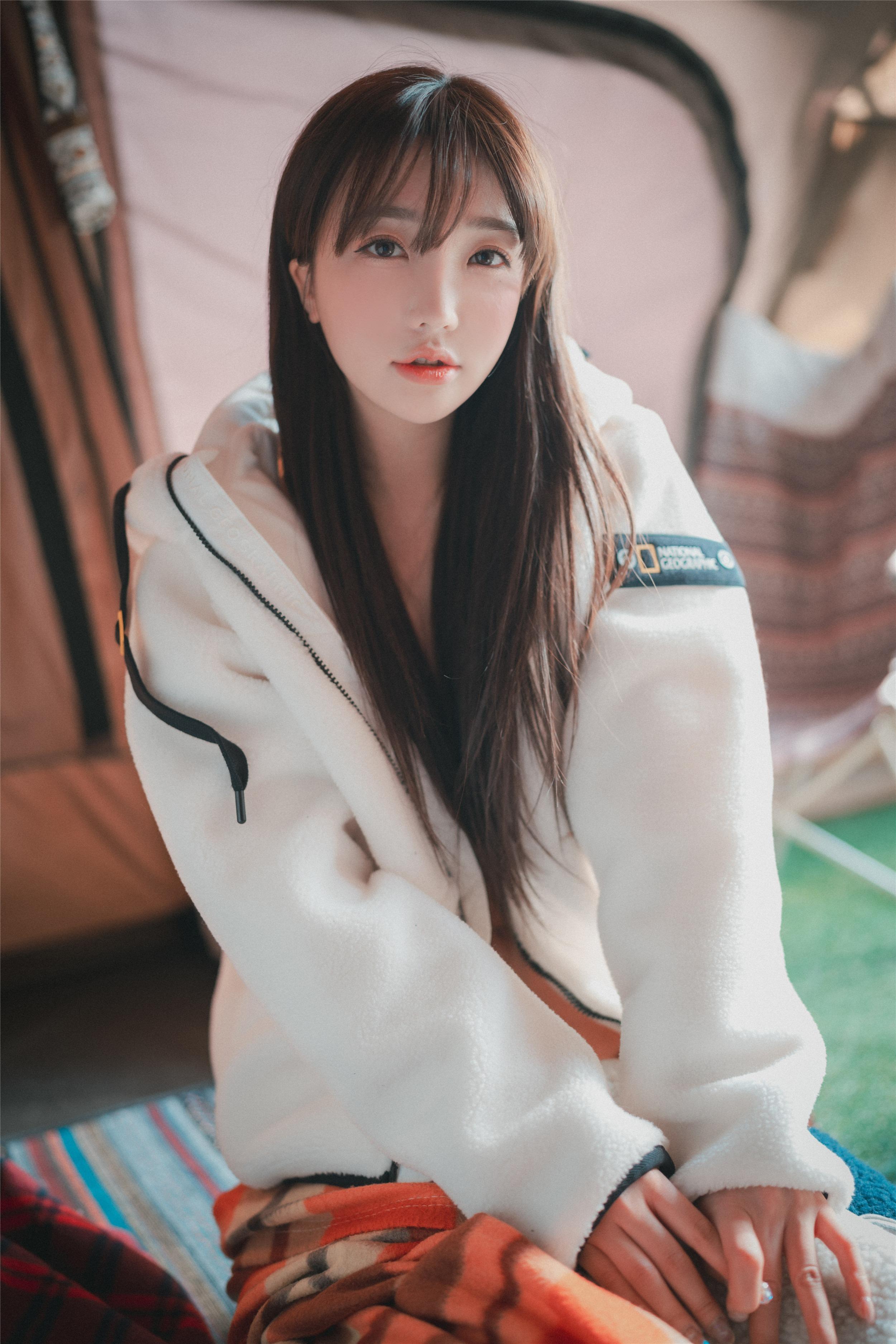 DJAWA Photo - Son Ye-Eun (손예은) - Glamping Lãng Mạn Mùa Đông 154P