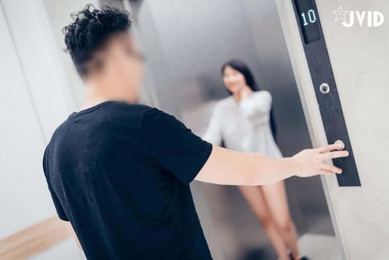 JVID] Lạc Lạc - Thang máy lăng nhục 125P