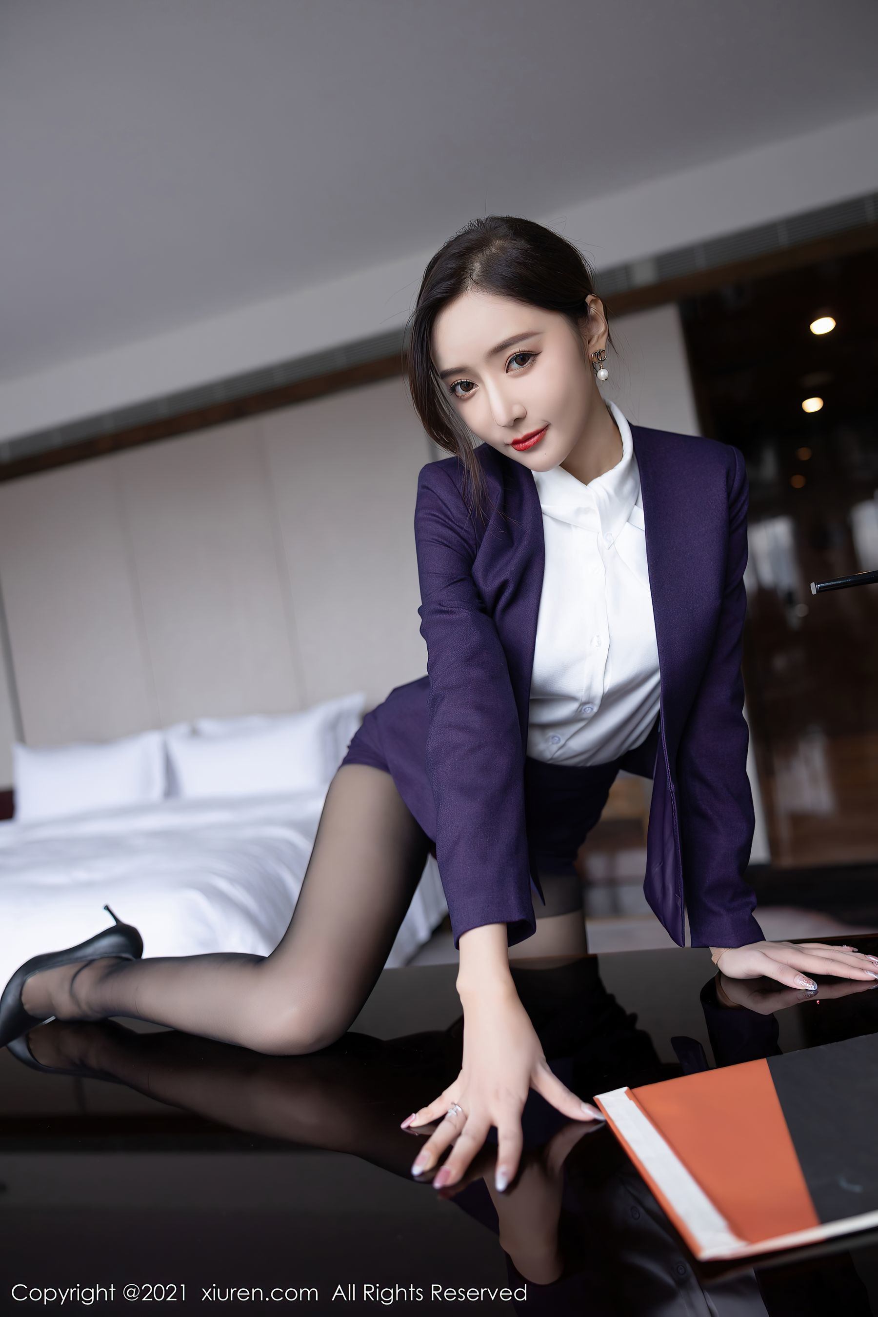 XiuRen No.4184 Wang Xinyao Yanni OL tất đen chân đẹp