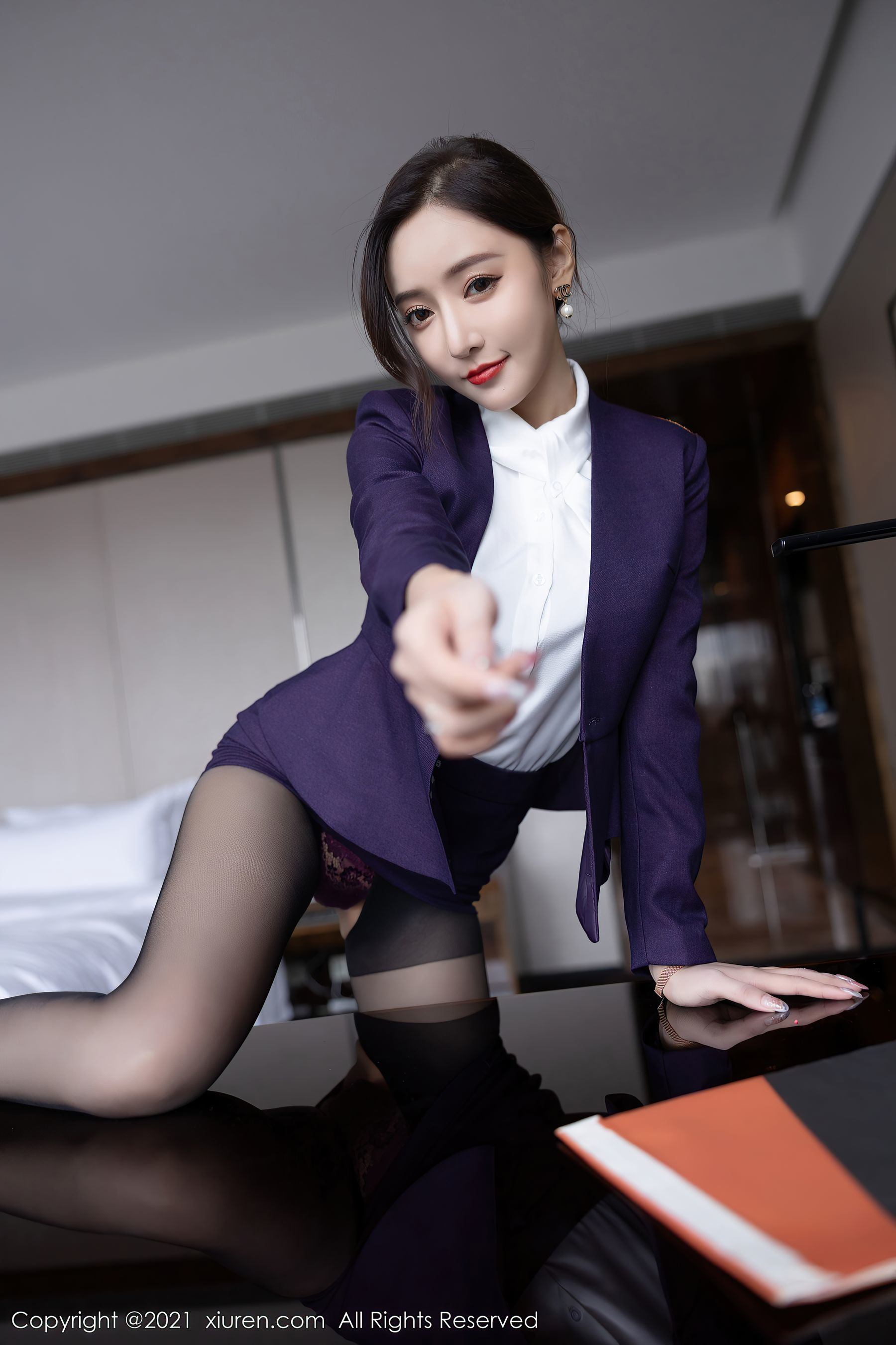 XiuRen No.4184 Wang Xinyao Yanni OL tất đen chân đẹp