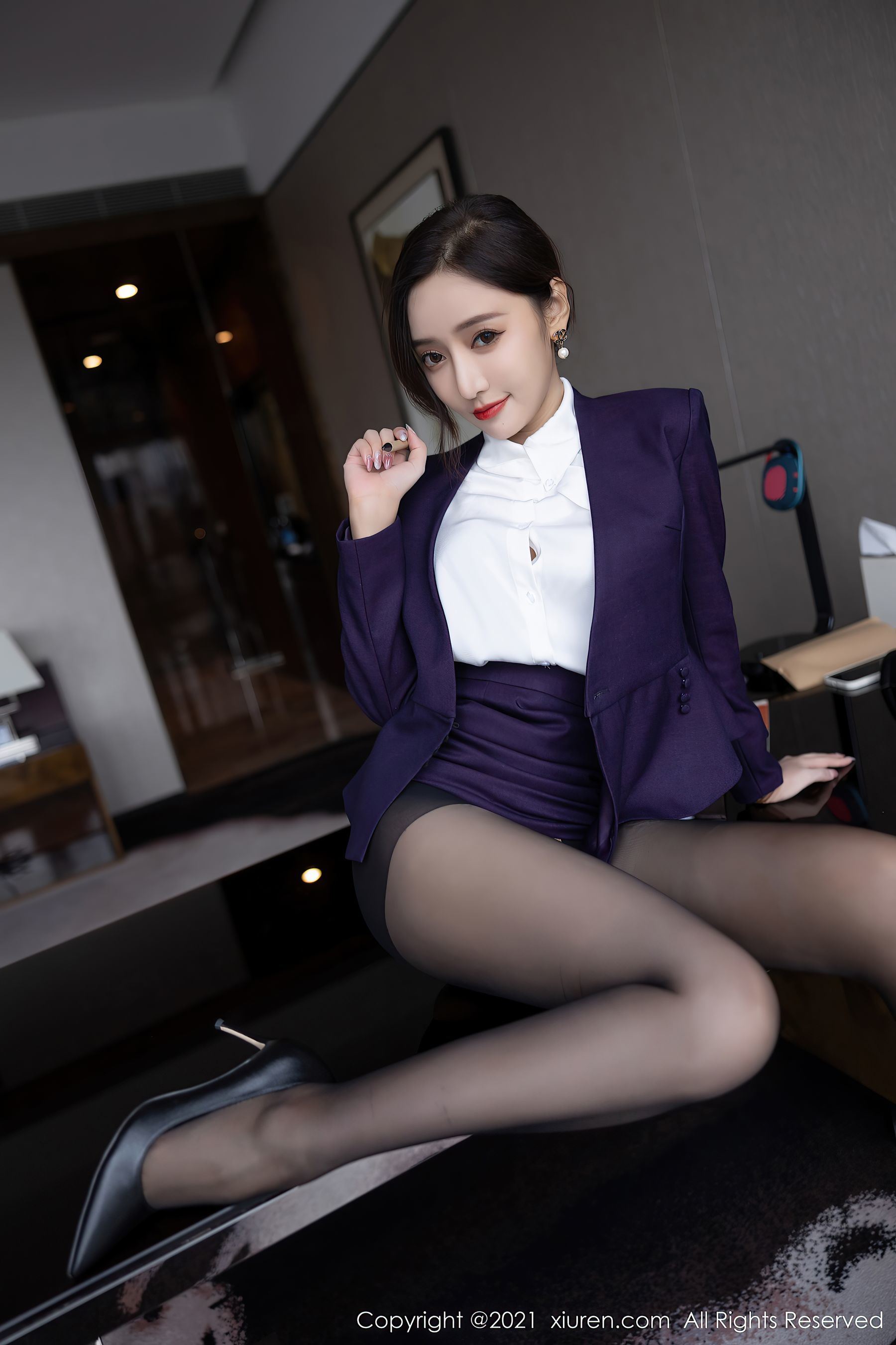 XiuRen No.4184 Wang Xinyao Yanni OL tất đen chân đẹp