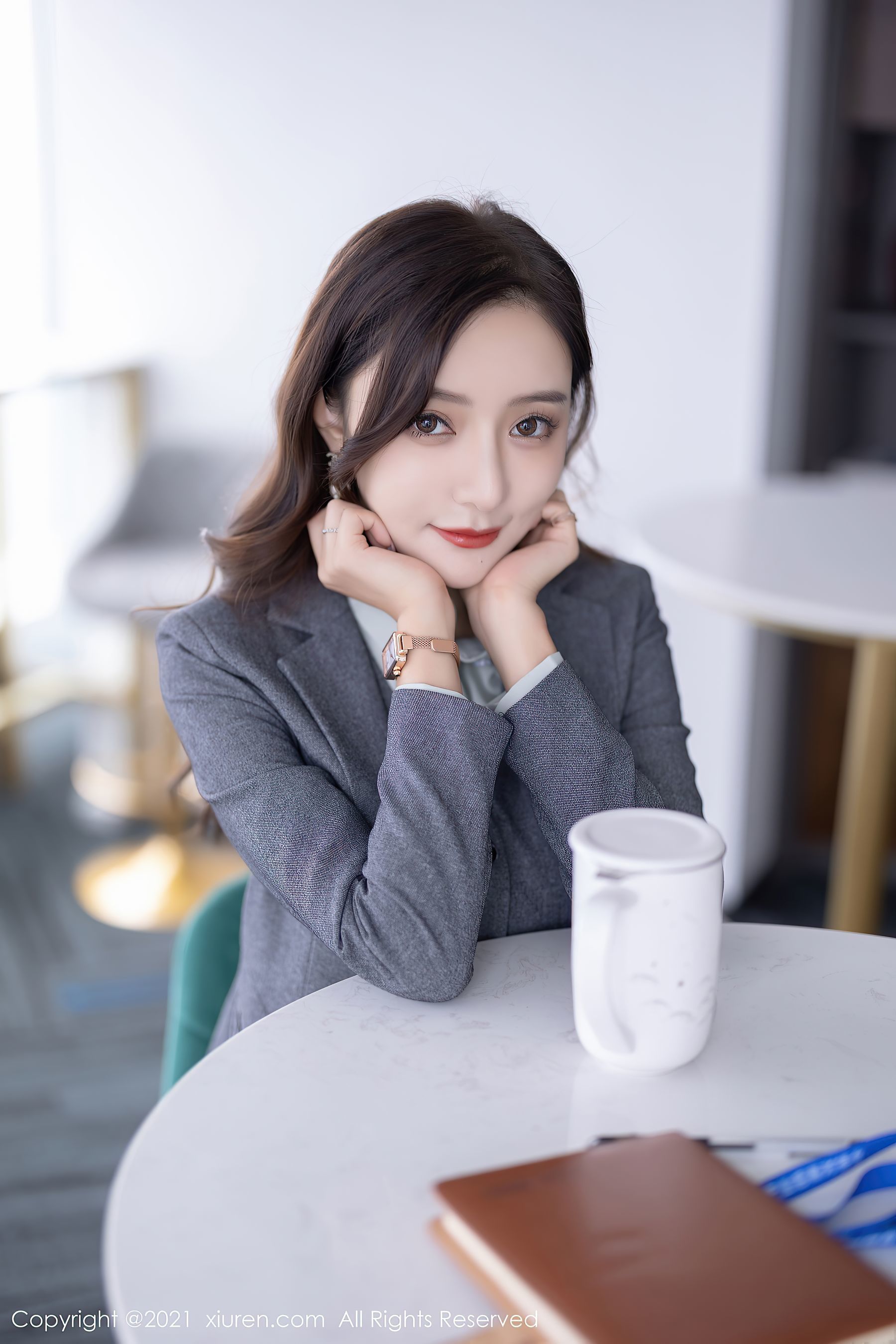 秀人XiuRen No.4251 王馨瑤Yanni秘書黑絲美腿寫真