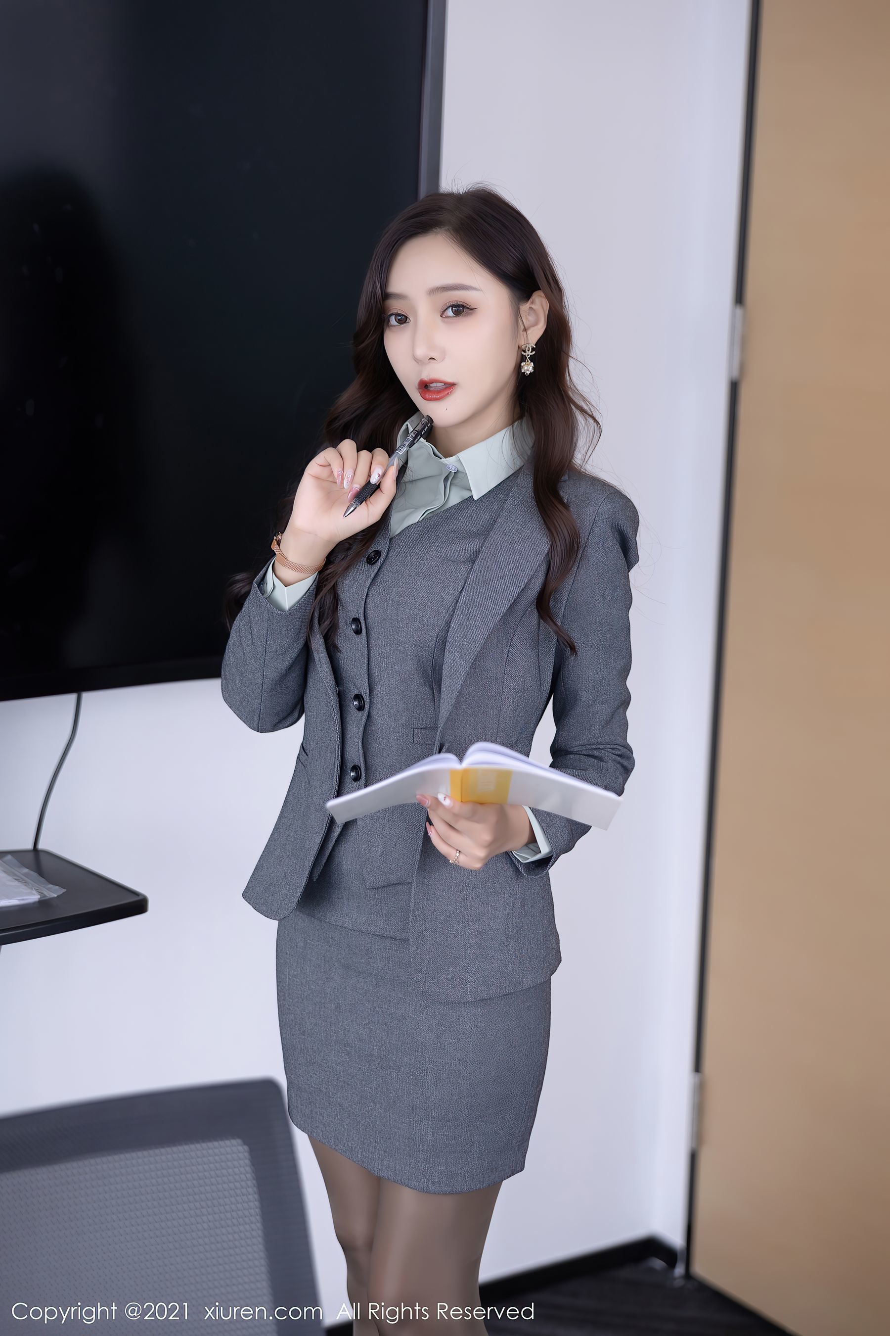 Bộ ảnh XiuRen No.4251 Wang Xinyao Yanni thư ký tất đen