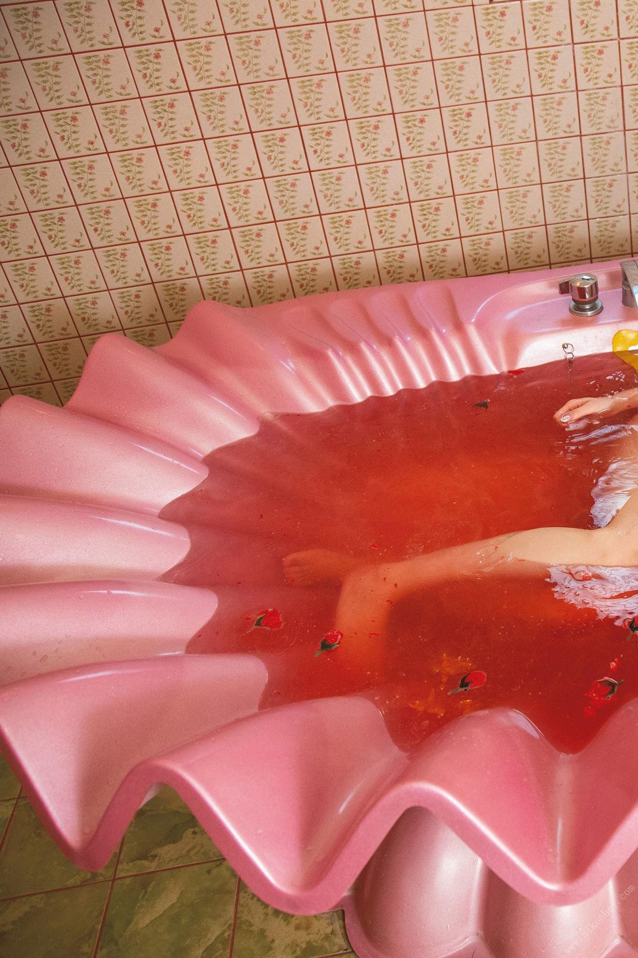 河北彩花 昭和レトロラブホで抱いてくれたらいいのに 週刊ポストデジタル写真集[102P