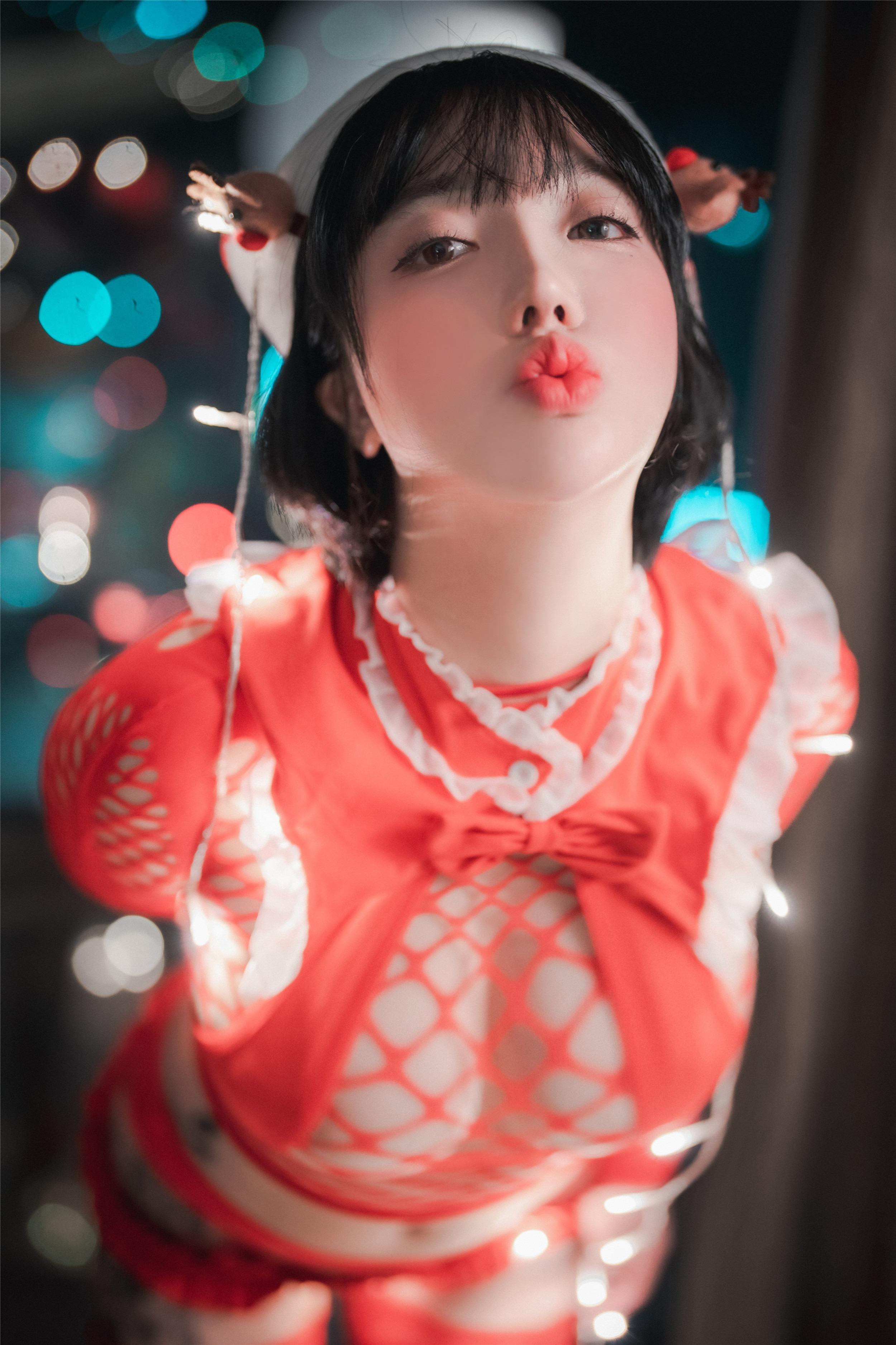 DJAWA Photo – Son Ye-Eun (손예은): “Giáng Sinh Đặc Biệt 2021” 150 trang