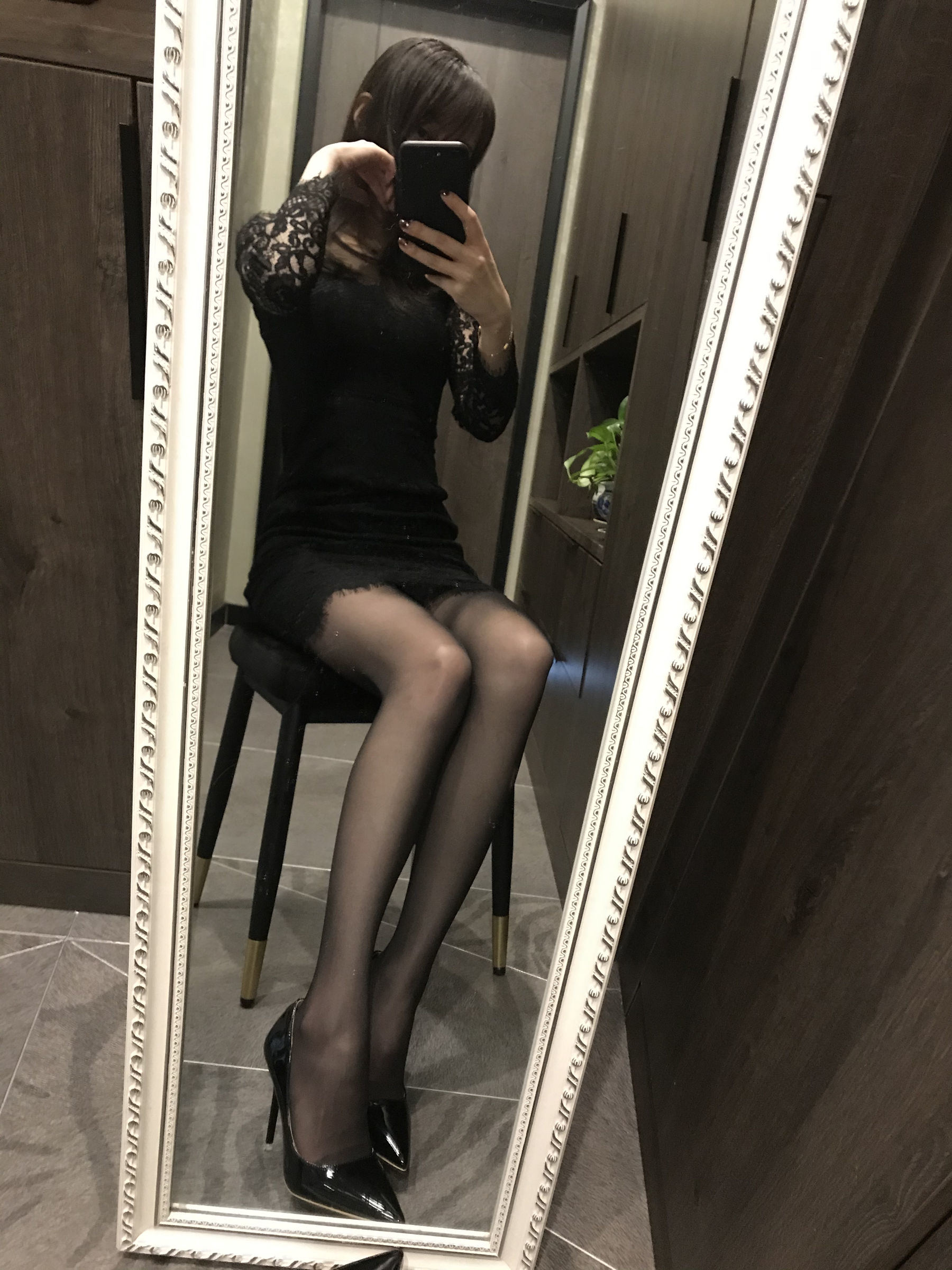 Blogger Chân Tơ Mễ Lộc_Monroe 2020.03.06 Hiển Thị Tại Nhà