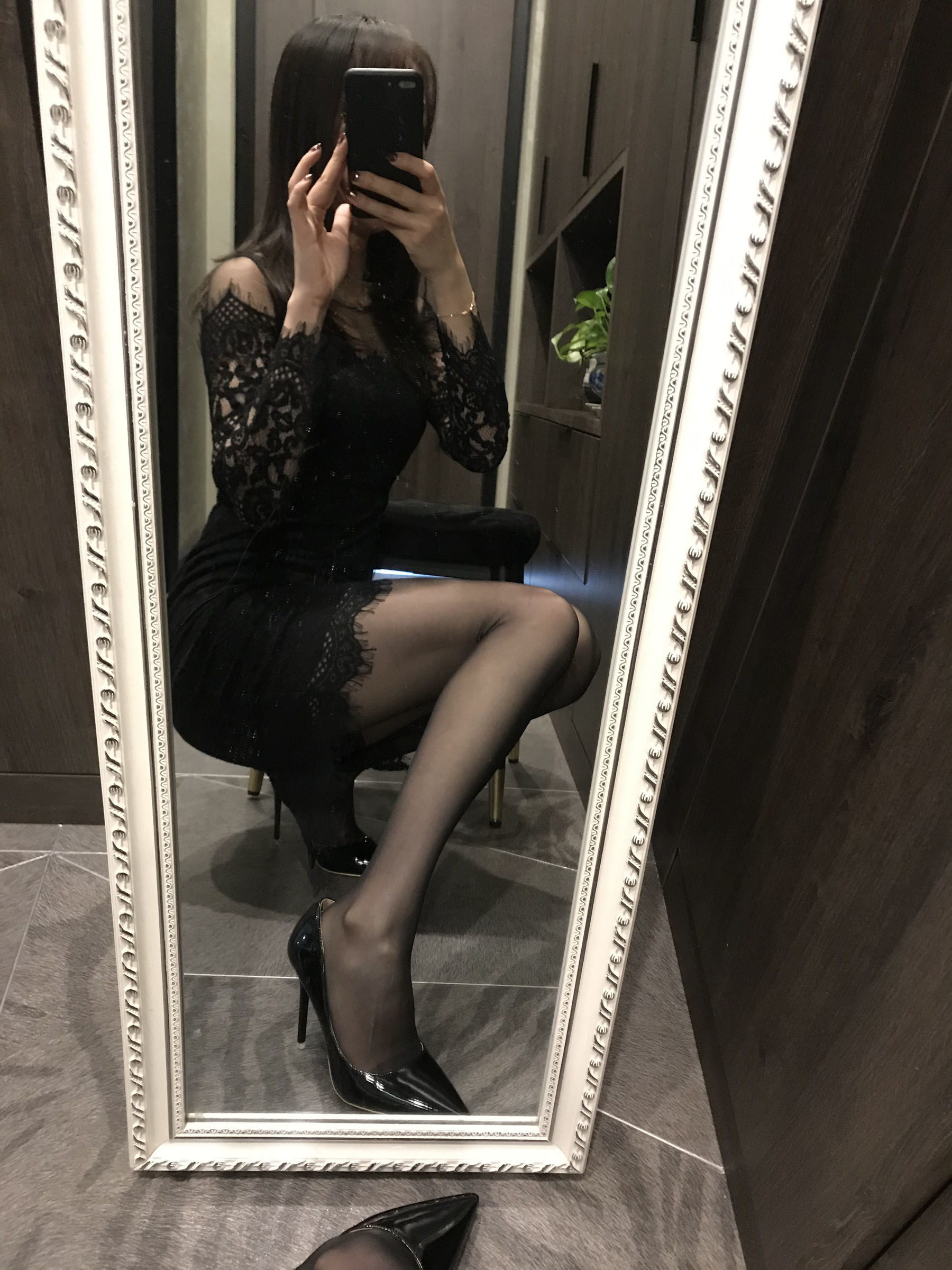 Blogger Chân Tơ Mễ Lộc_Monroe 2020.03.06 Hiển Thị Tại Nhà