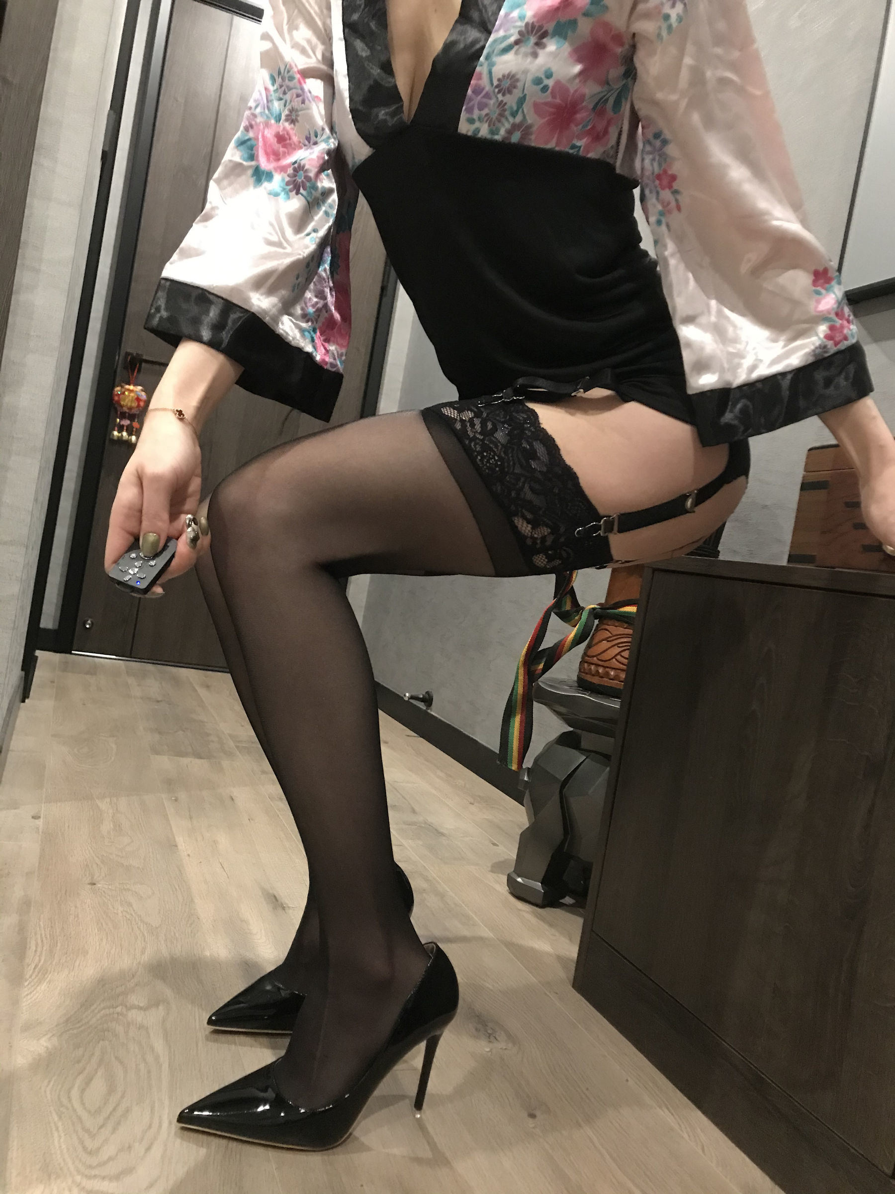 絲足博主麋鹿_門羅 2020.03.15 睡袍黑絲