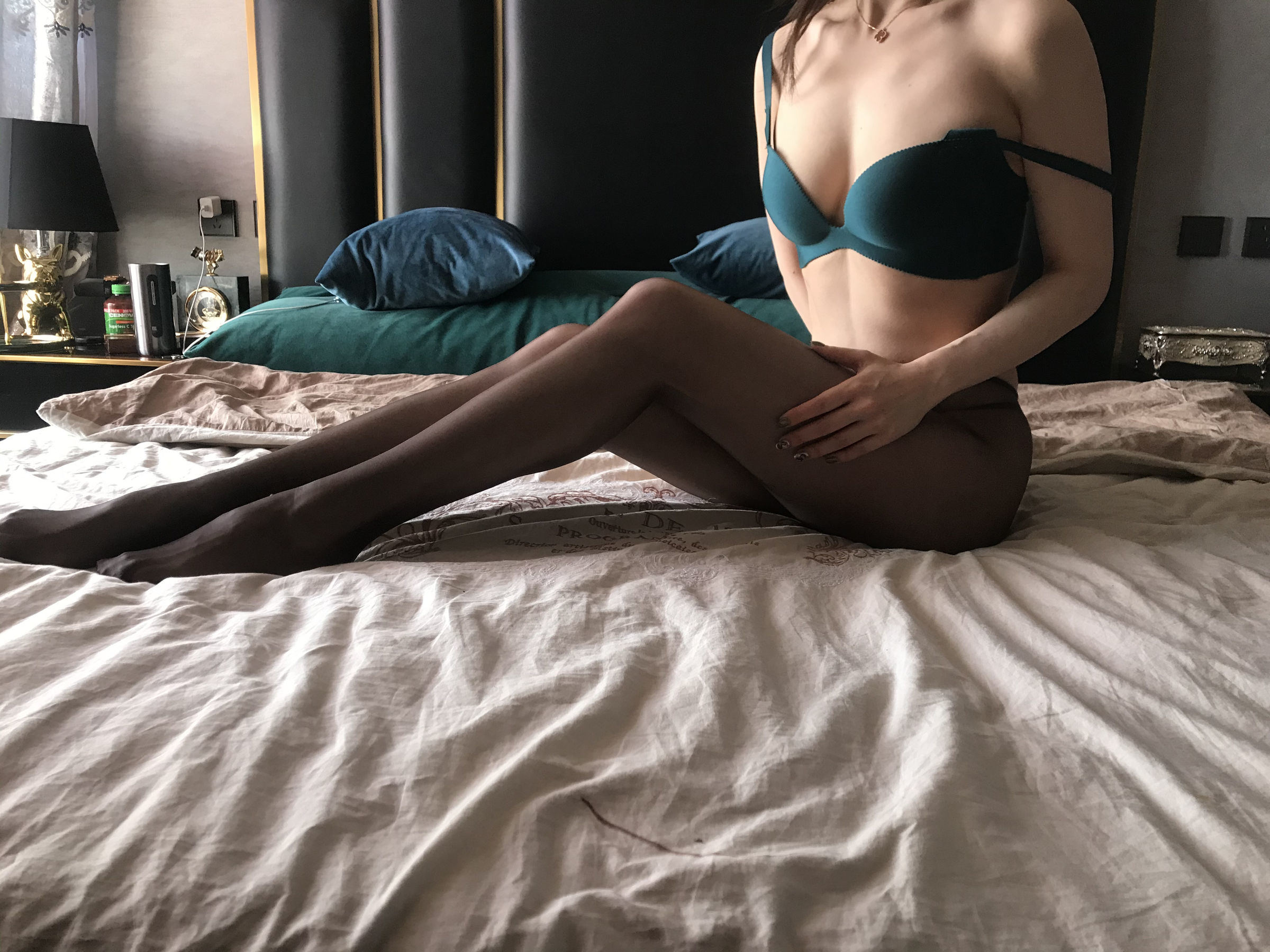 Foot Fetish Blogger Milu_Monroe 2020.03.23 Body-Hugging Black Stockings