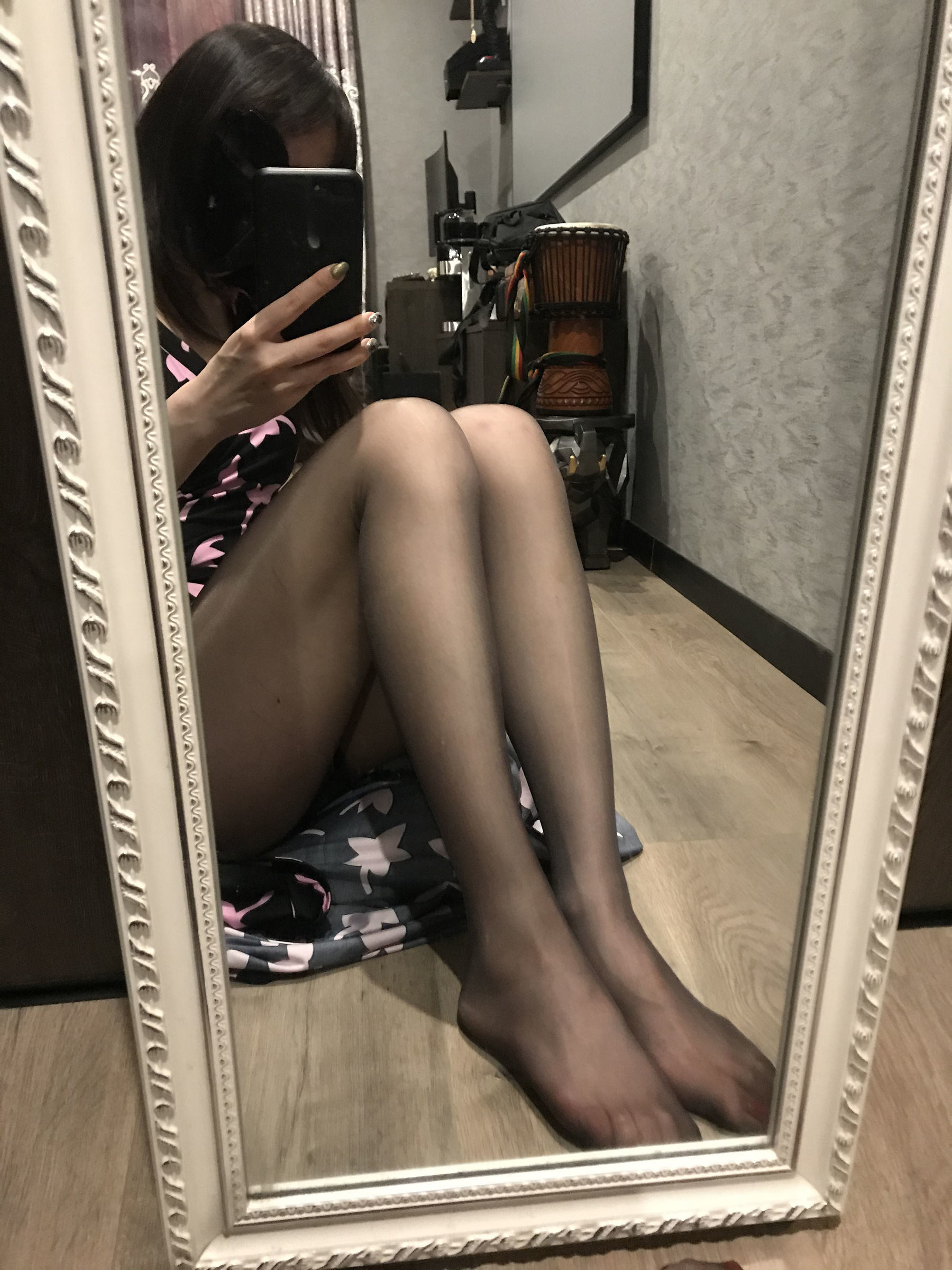 Foot Fetish Blogger Milu_Monroe 2020.03.23 Body-Hugging Black Stockings