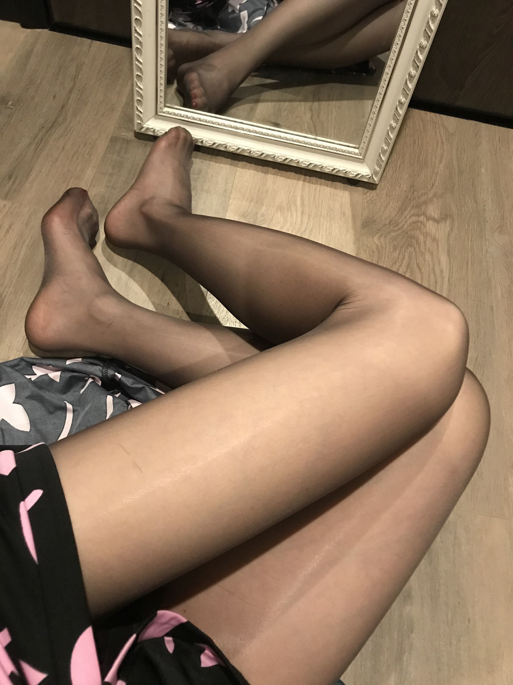 Foot Fetish Blogger Milu_Monroe 2020.03.23 Body-Hugging Black Stockings