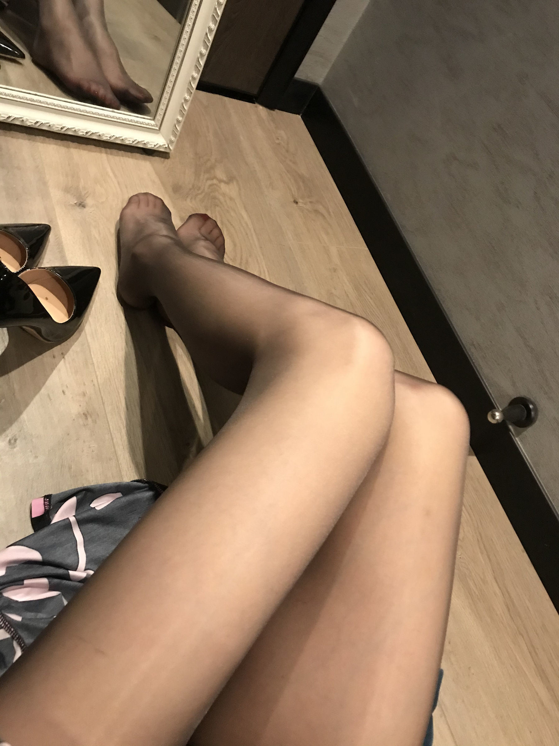 Foot Fetish Blogger Milu_Monroe 2020.03.23 Body-Hugging Black Stockings