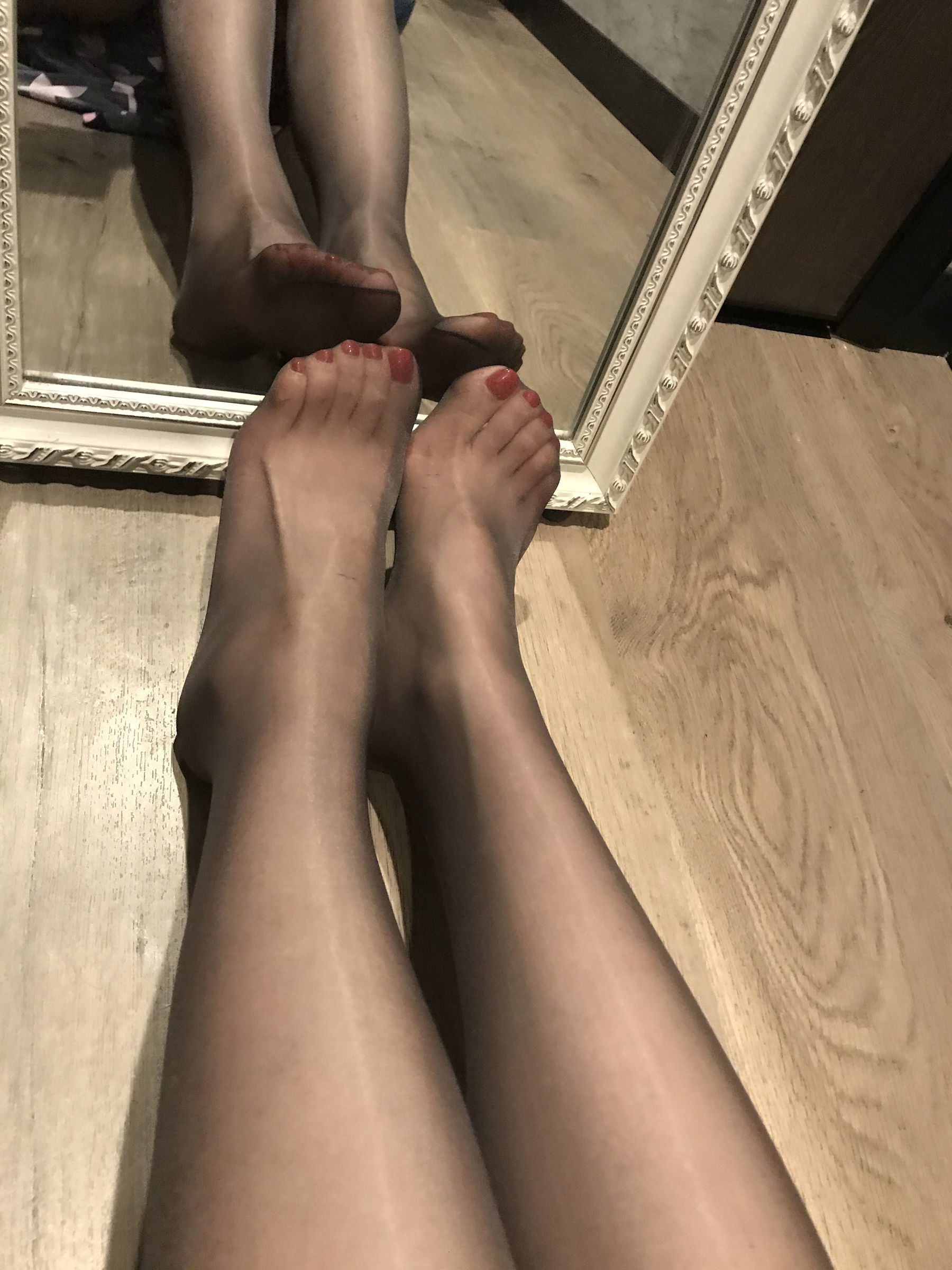 Foot Fetish Blogger Milu_Monroe 2020.03.23 Body-Hugging Black Stockings