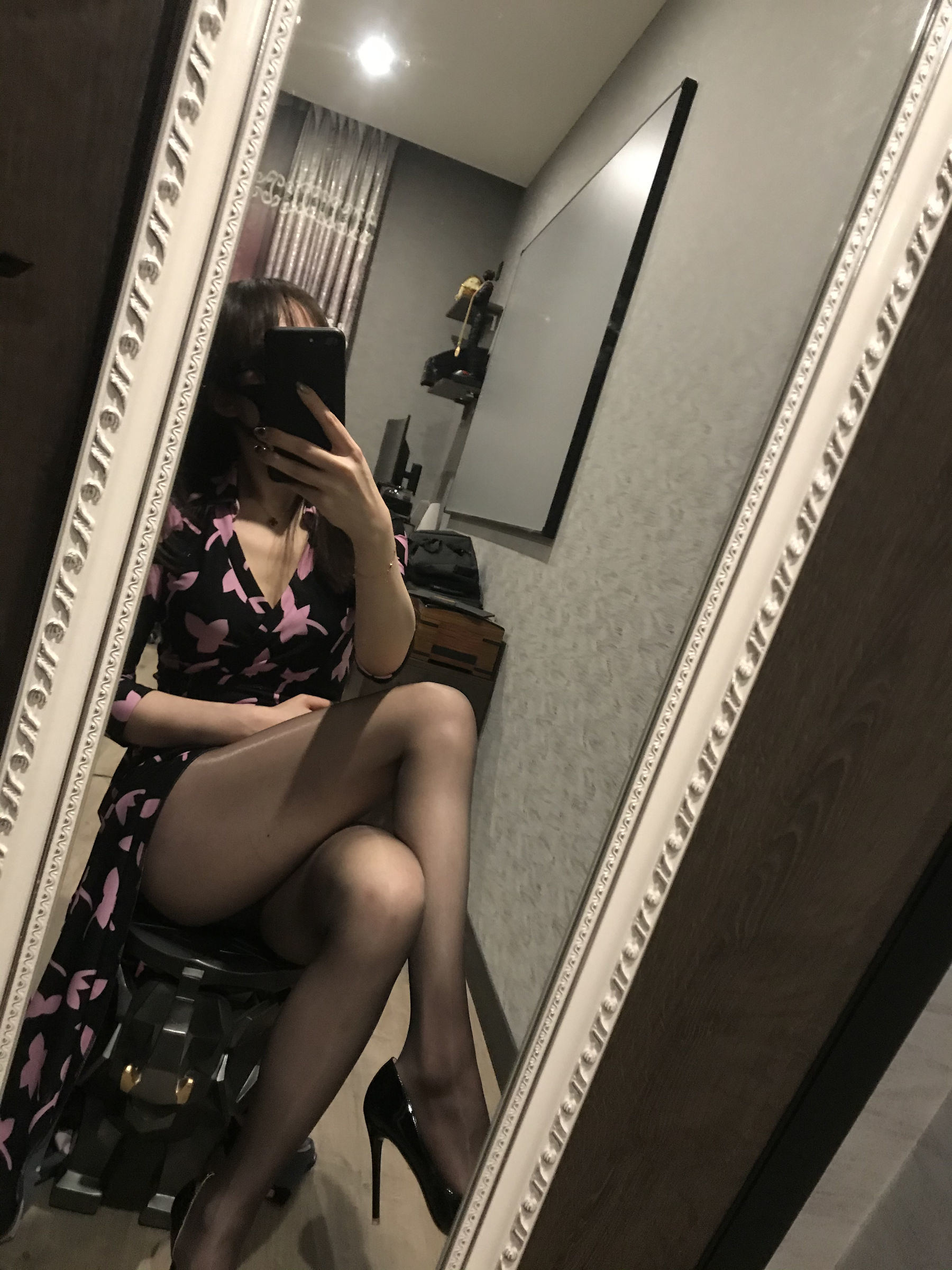 Foot Fetish Blogger Milu_Monroe 2020.03.23 Body-Hugging Black Stockings