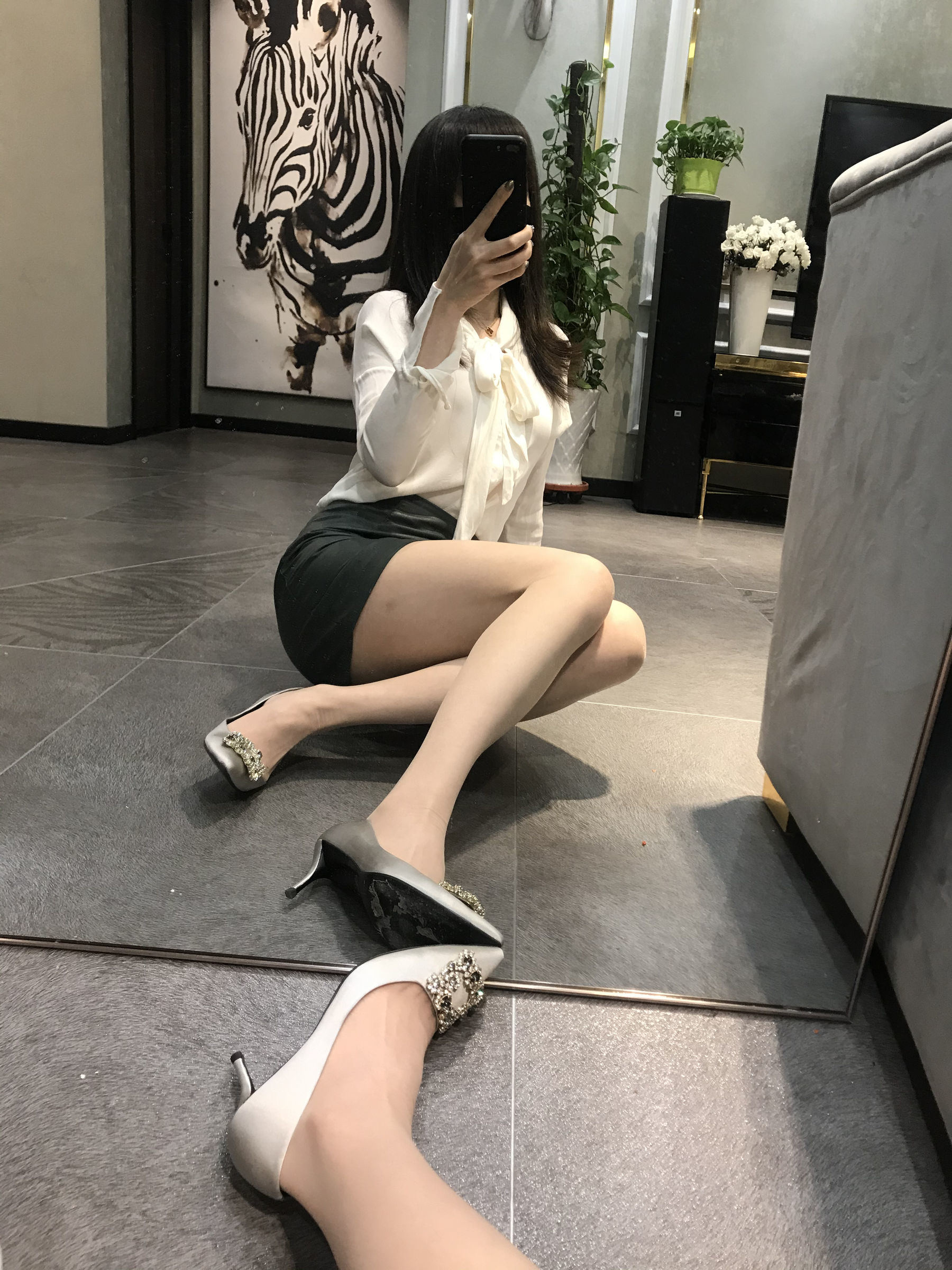 Footjob Blogger Milu_Monroe, April 4, 2020: Round Buttocks Temptation