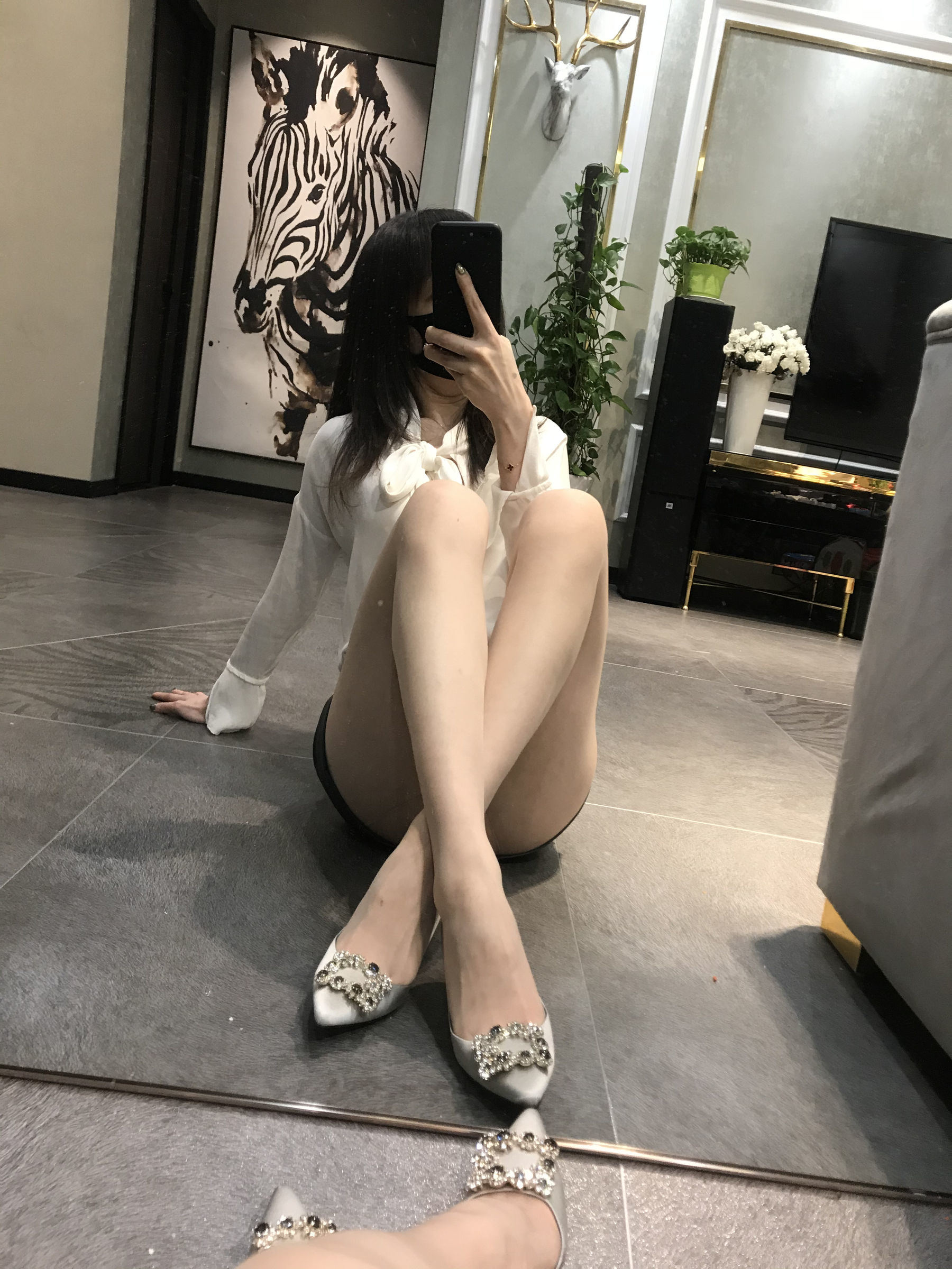 Footjob Blogger Milu_Monroe, April 4, 2020: Round Buttocks Temptation