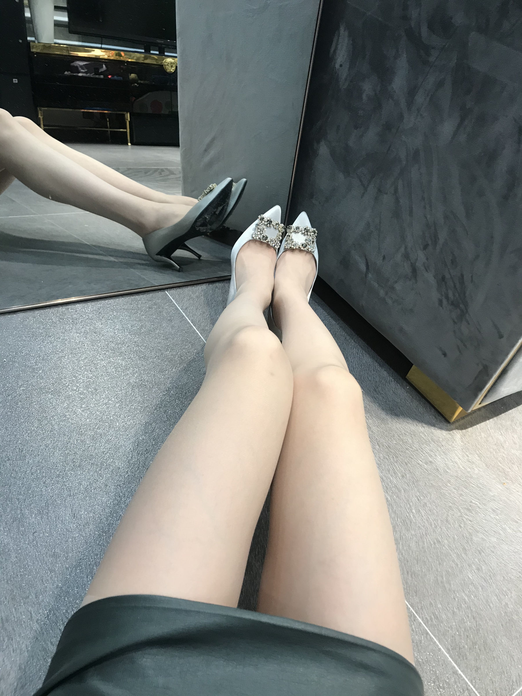 Footjob Blogger Milu_Monroe, April 4, 2020: Round Buttocks Temptation
