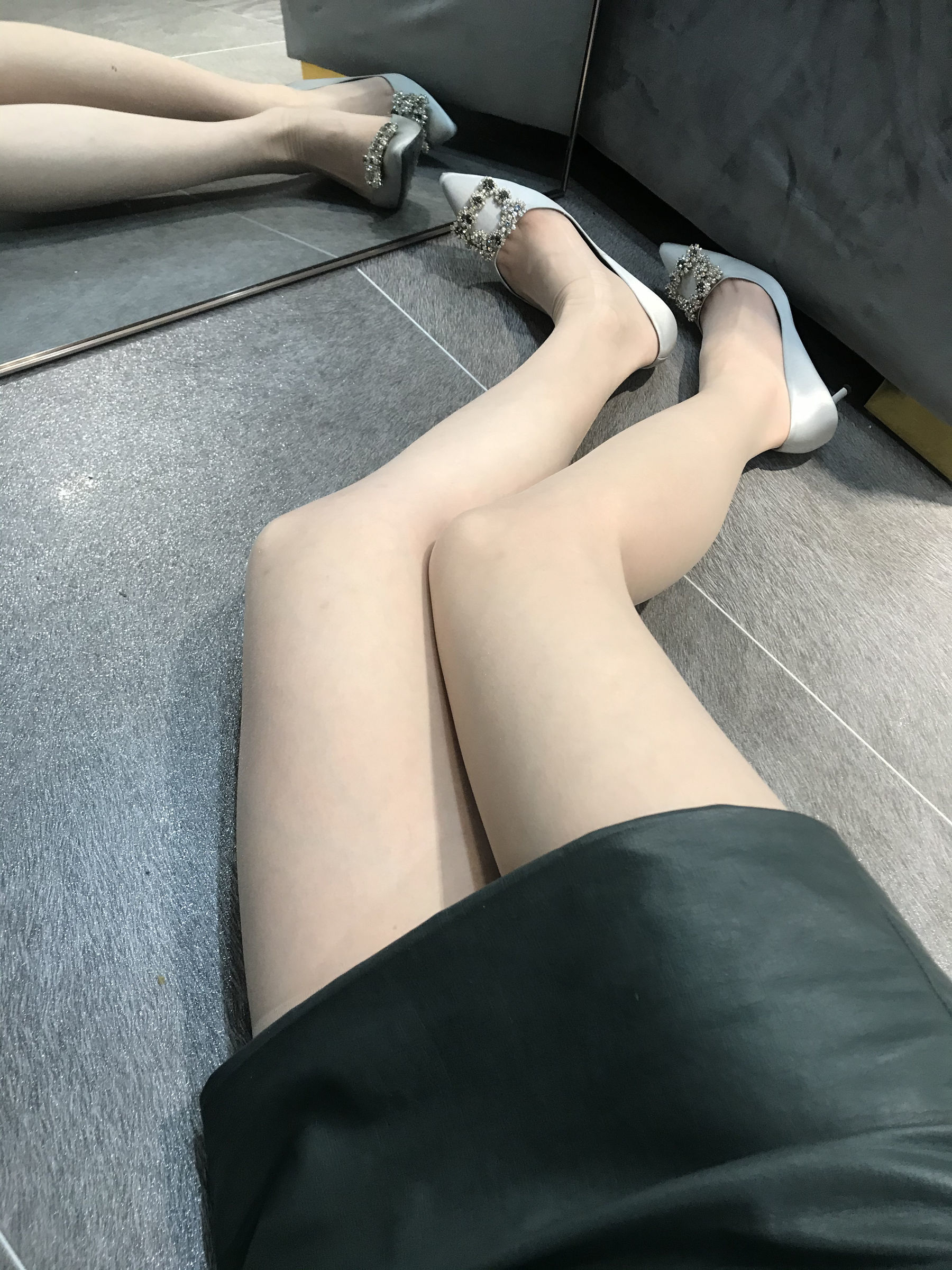 Footjob Blogger Milu_Monroe, April 4, 2020: Round Buttocks Temptation