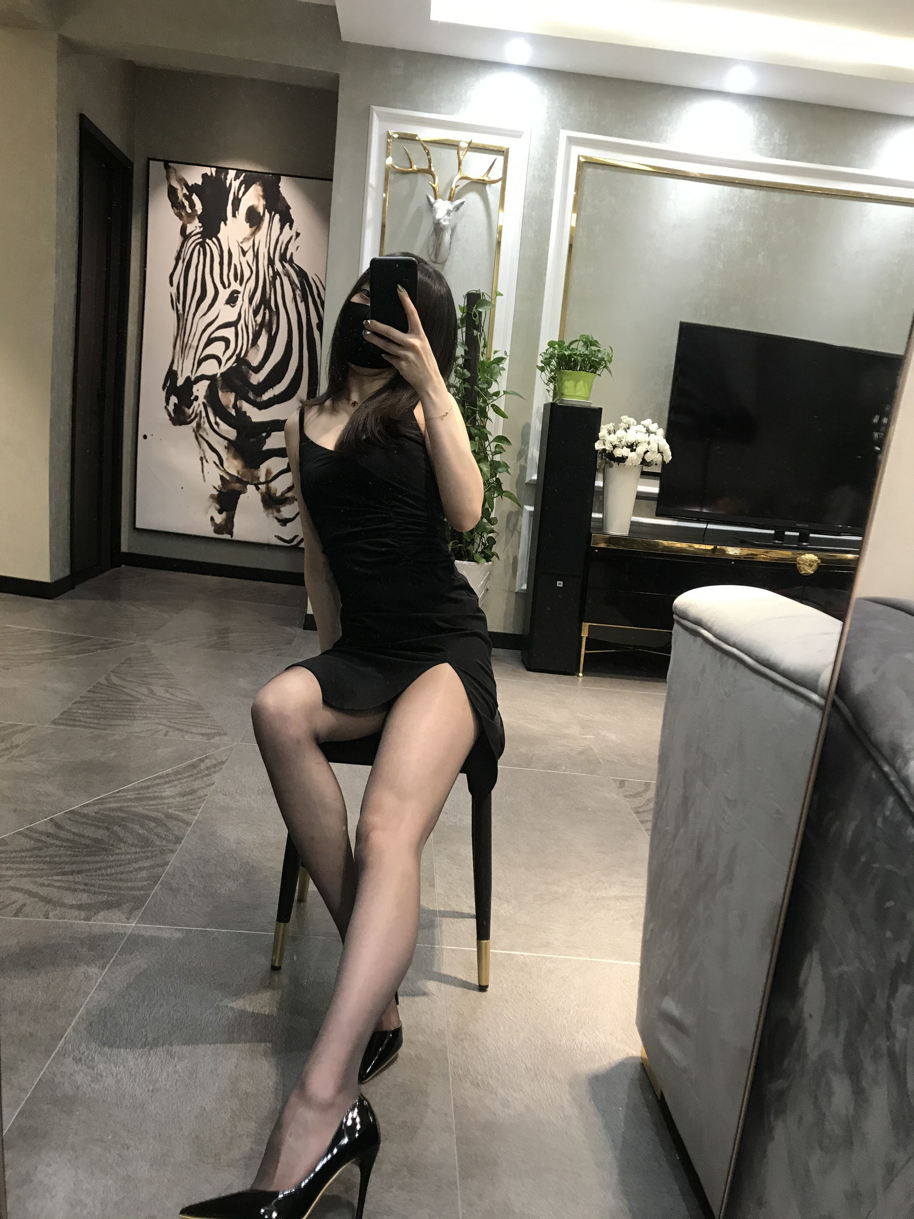 Blogger Sỹ Túc Milu_Monroe 2020.04.04 Vòng mông quyến rũ