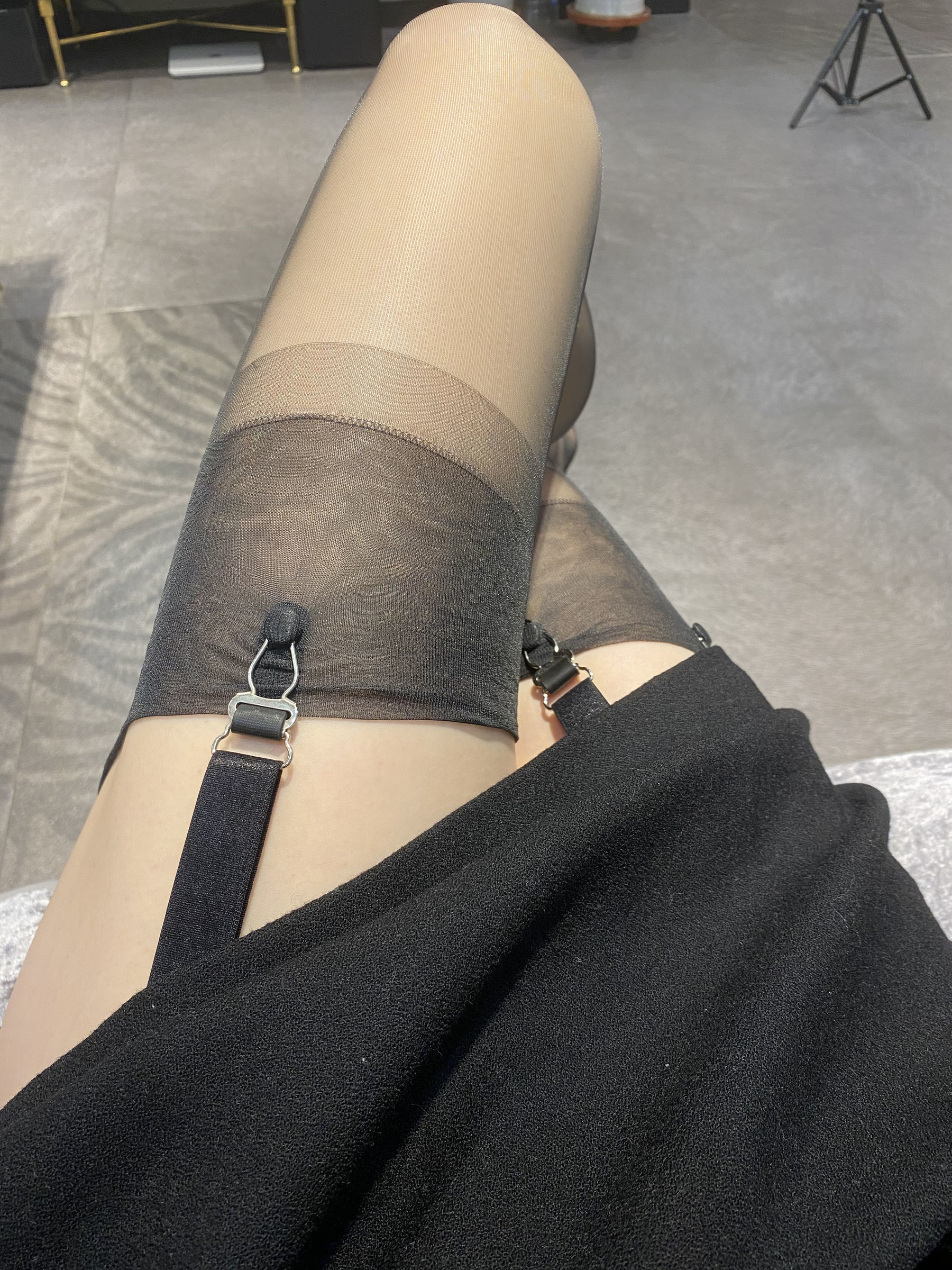 Blogger Chân Tơ Milu_Monroe 2021.02.01 Vớ Đen Tơ Treo Đai