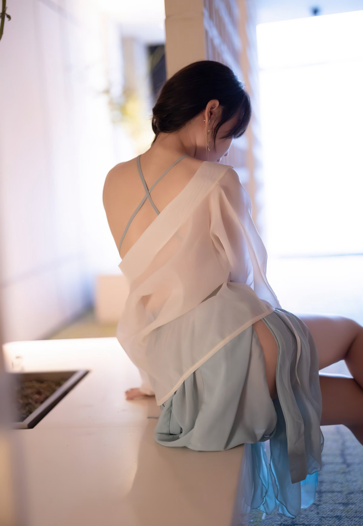 Chí Chí gợi cảm trong suốt áo bụng quyến rũ chân ngọc đầy đặn ngực lớn vớ thịt không nội y quyến rũ mông đẹp lớn