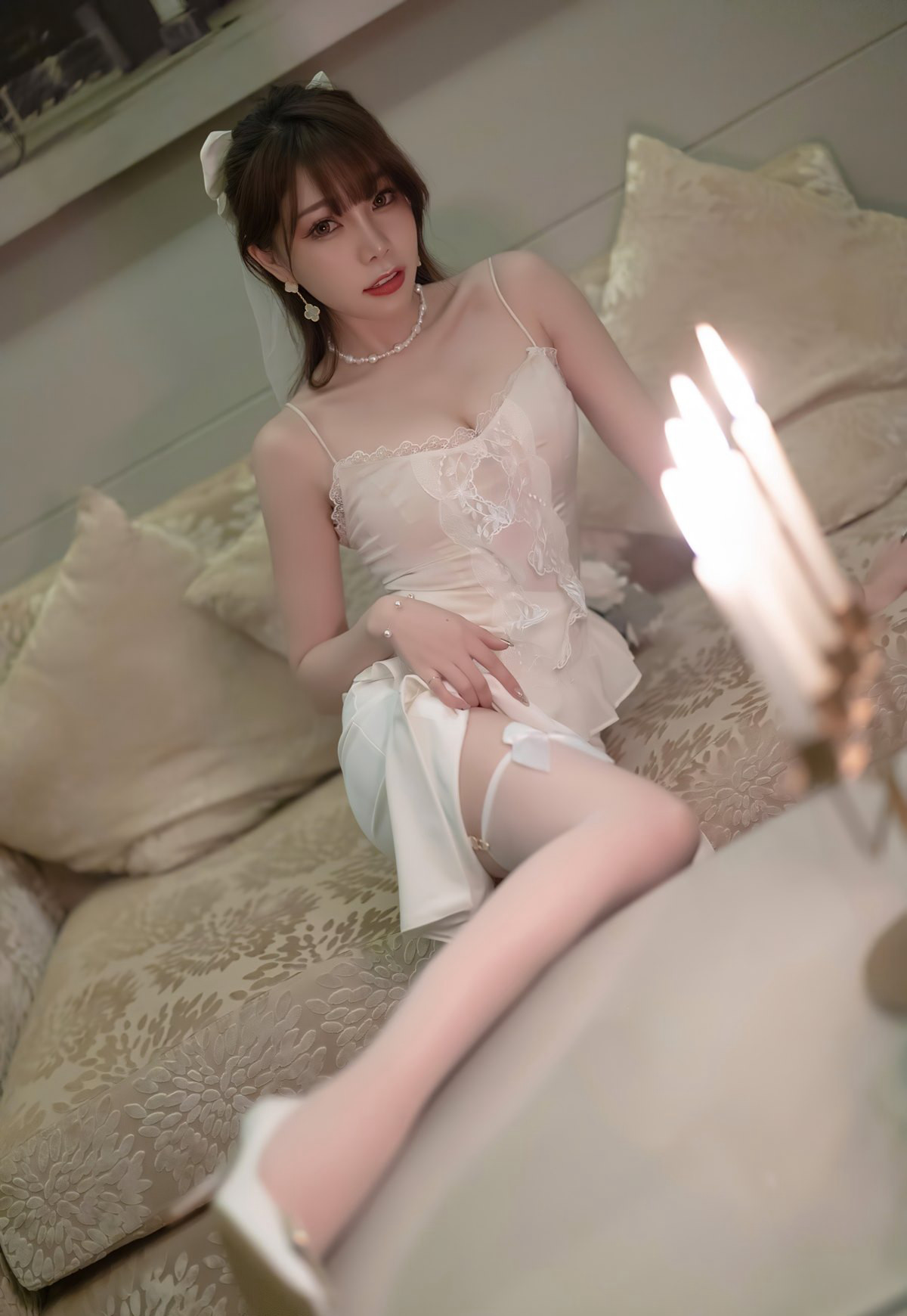 Zhi Zhi 2022 Flirtatious White Stockings No Underwear Sexy Thong High Perky Buttocks Seductive Poses White Tender Photo Set