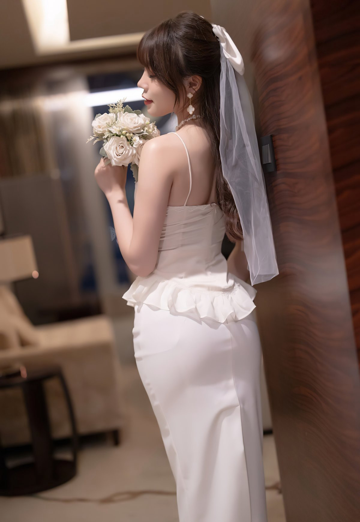 Zhi Zhi 2022 Flirtatious White Stockings No Underwear Sexy Thong High Perky Buttocks Seductive Poses White Tender Photo Set