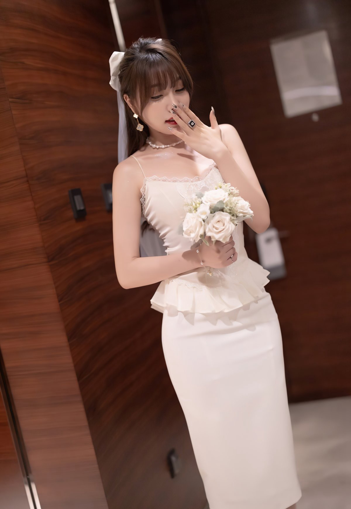 Zhi Zhi 2022 Flirtatious White Stockings No Underwear Sexy Thong High Perky Buttocks Seductive Poses White Tender Photo Set