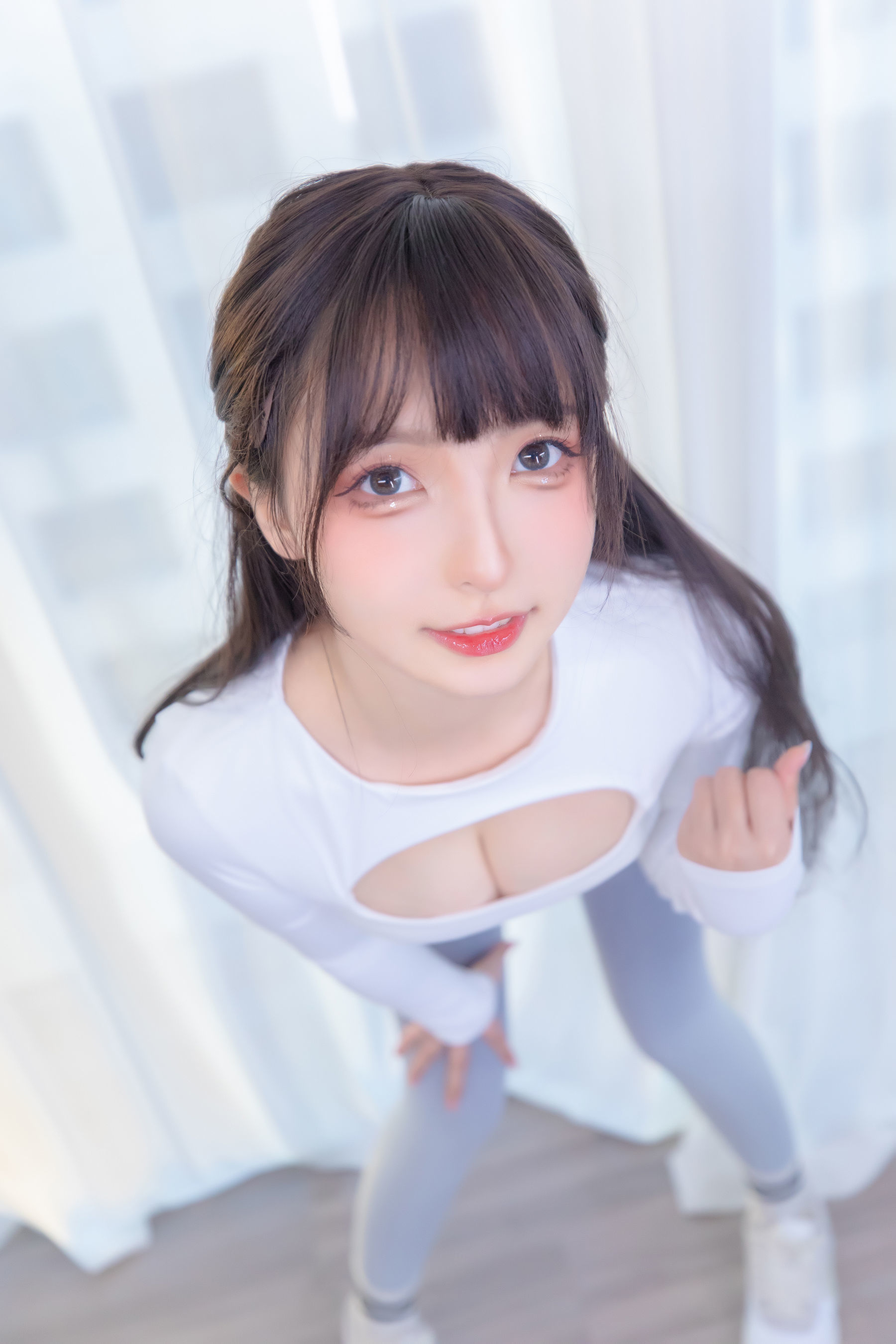 ネット紅COS] ロリ神楽板真冬 ヨガ少女