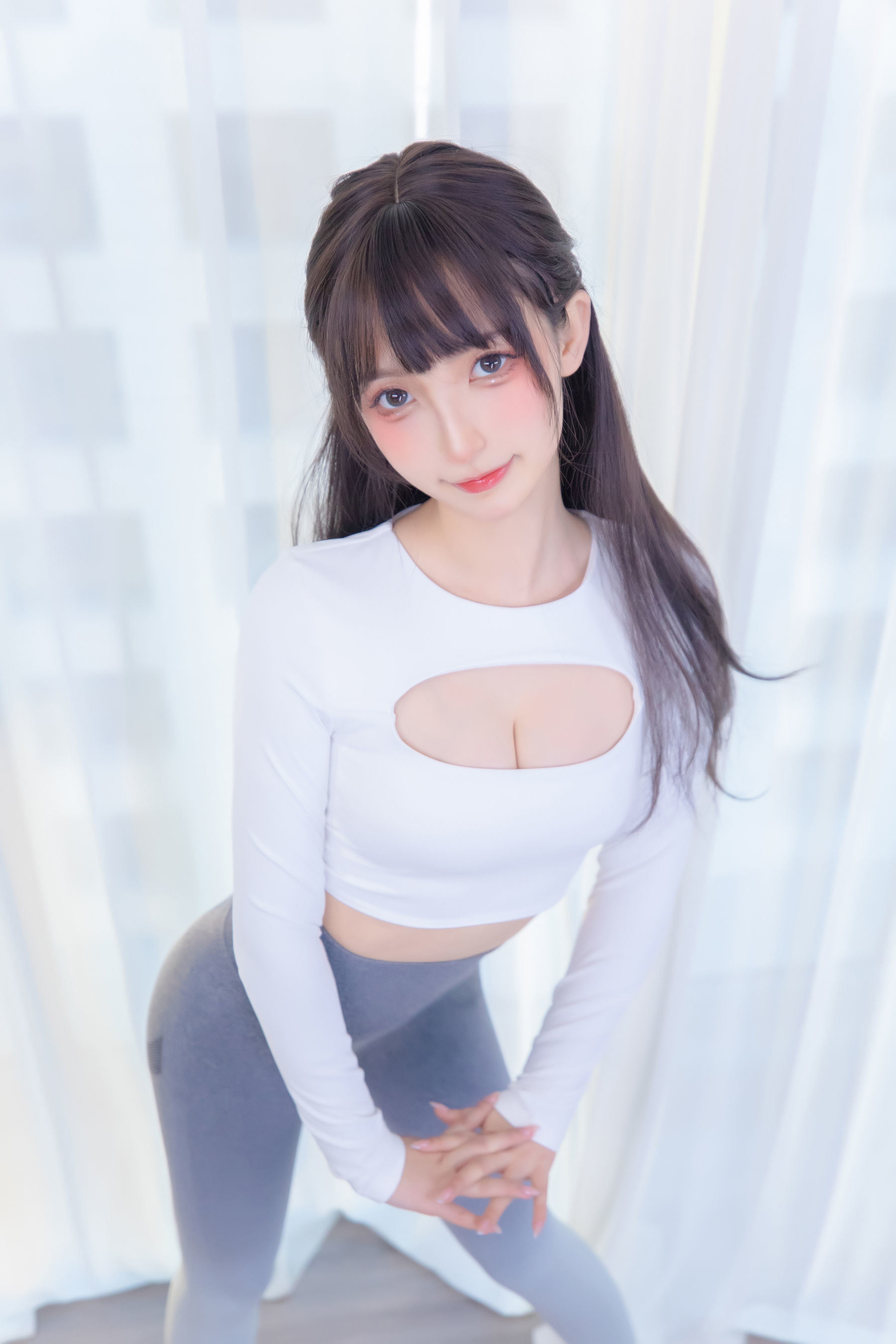 ネット紅COS] ロリ神楽板真冬 ヨガ少女