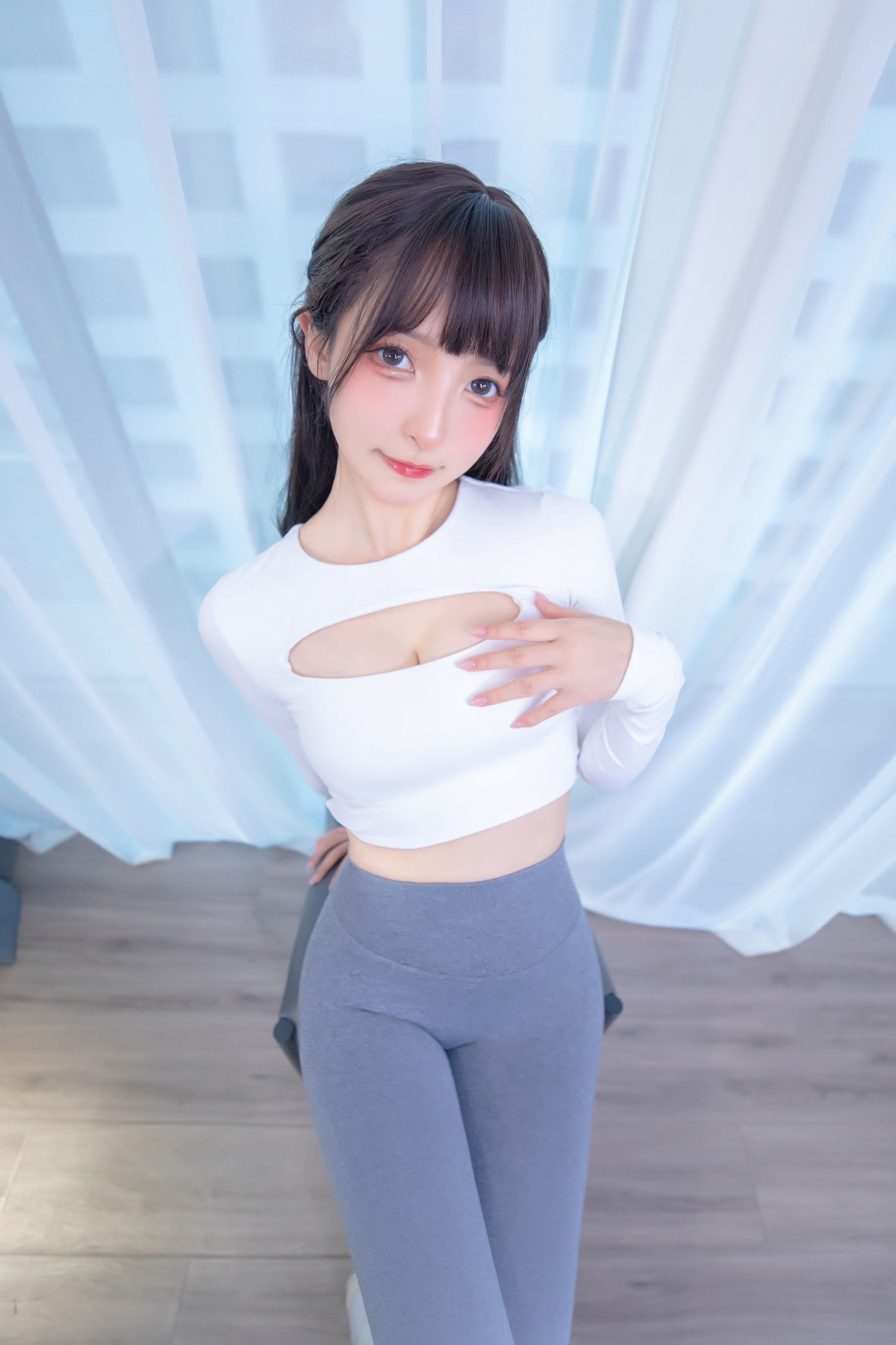 ネット紅COS] ロリ神楽板真冬 ヨガ少女