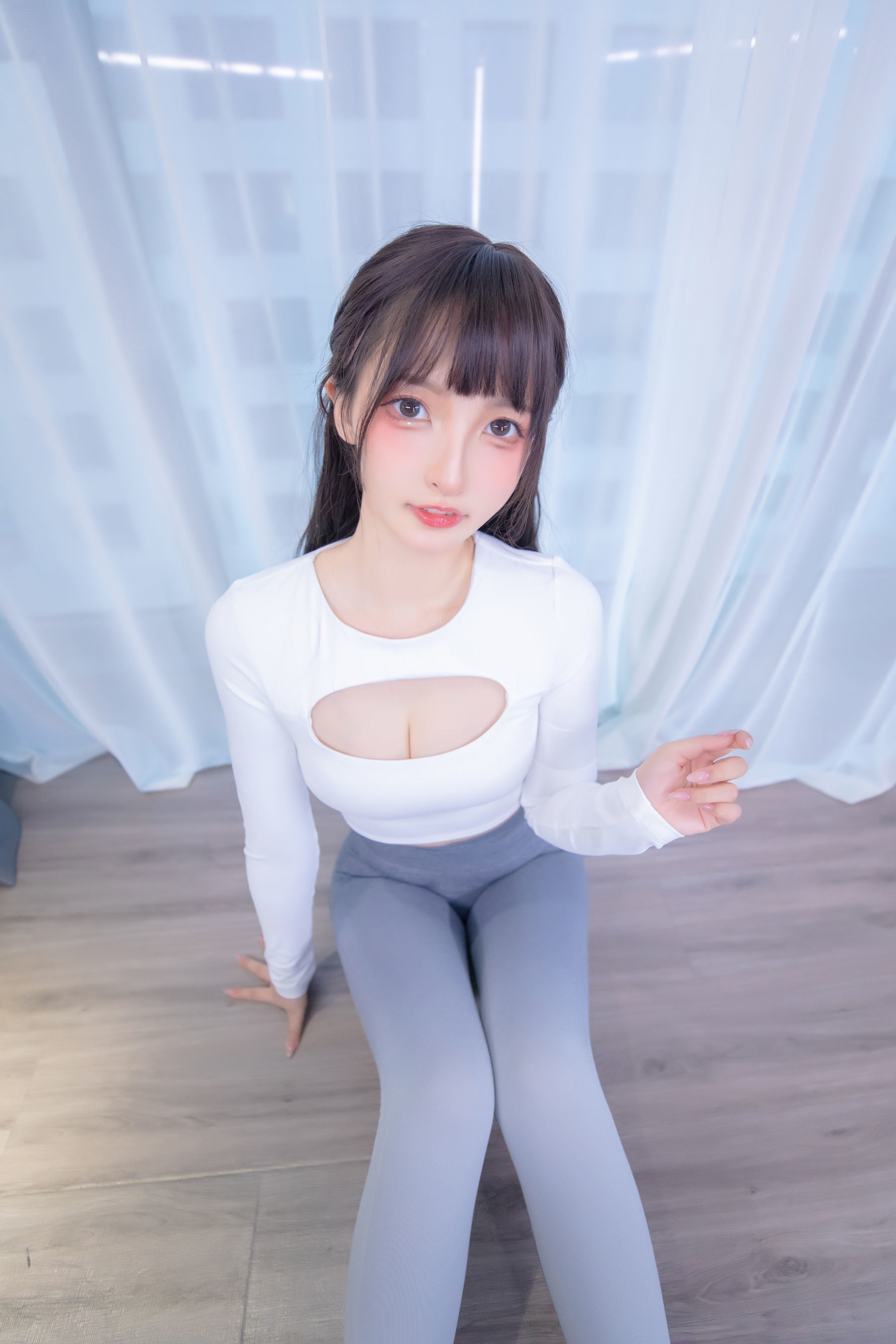 ネット紅COS] ロリ神楽板真冬 ヨガ少女