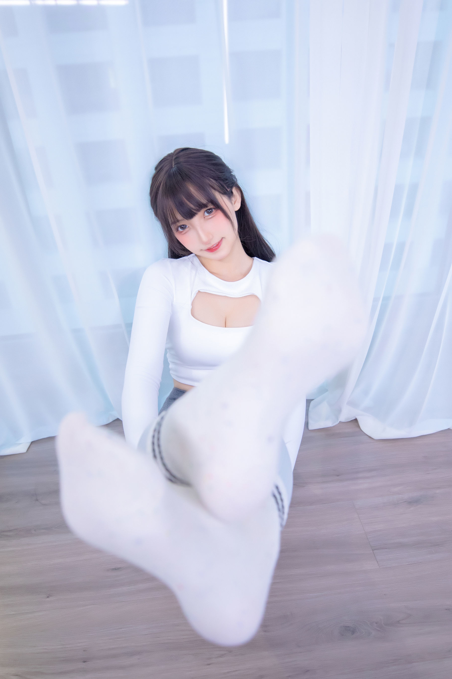 ネット紅COS] ロリ神楽板真冬 ヨガ少女