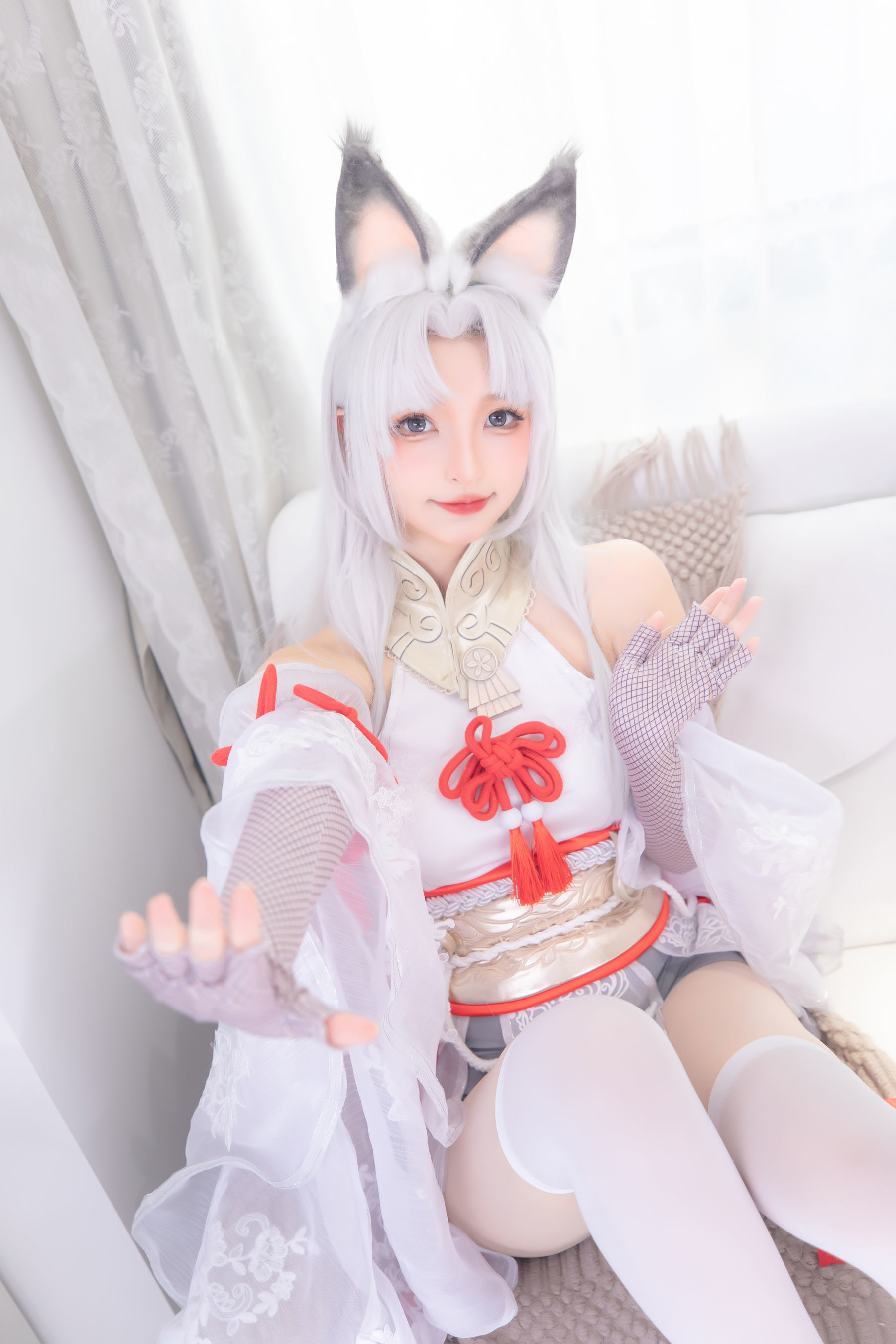 網紅COS] 蘿莉神樂板真冬 白絲胡桃