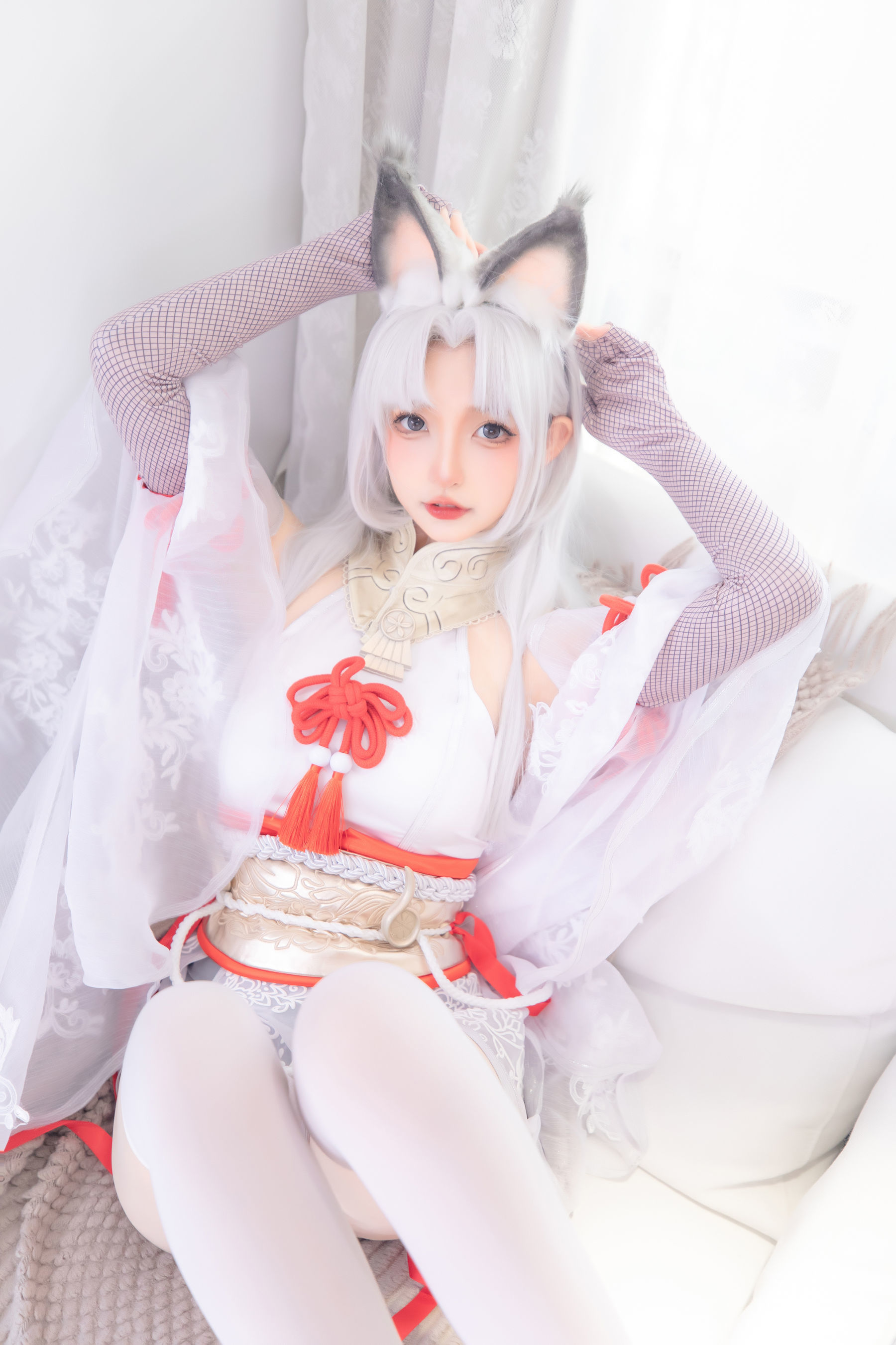 ネット有名人COS] ロリ神楽板真冬 白シルク胡桃