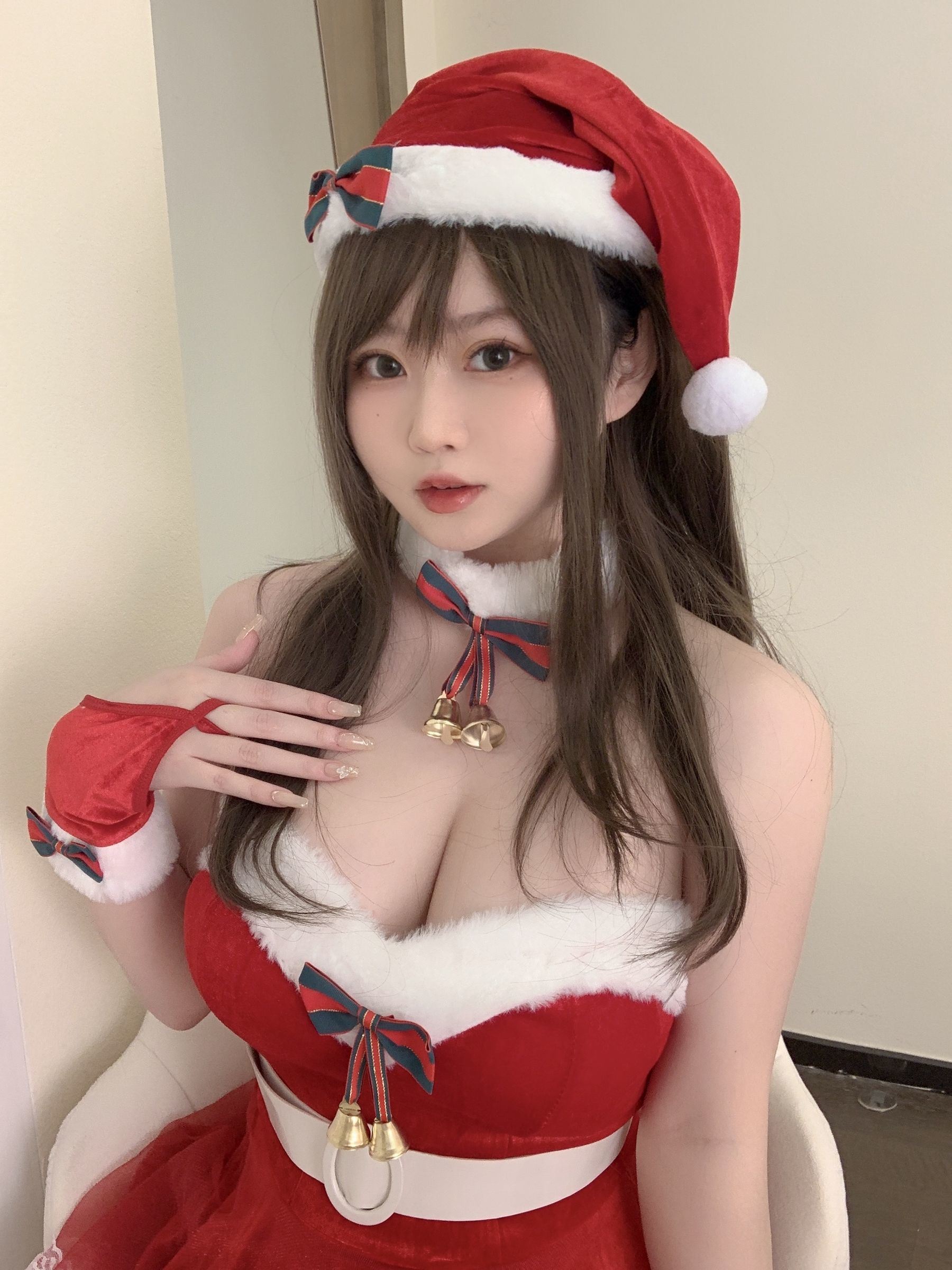 網紅COS] 蜜桃少女是依醬呀 - 2021聖誕特輯