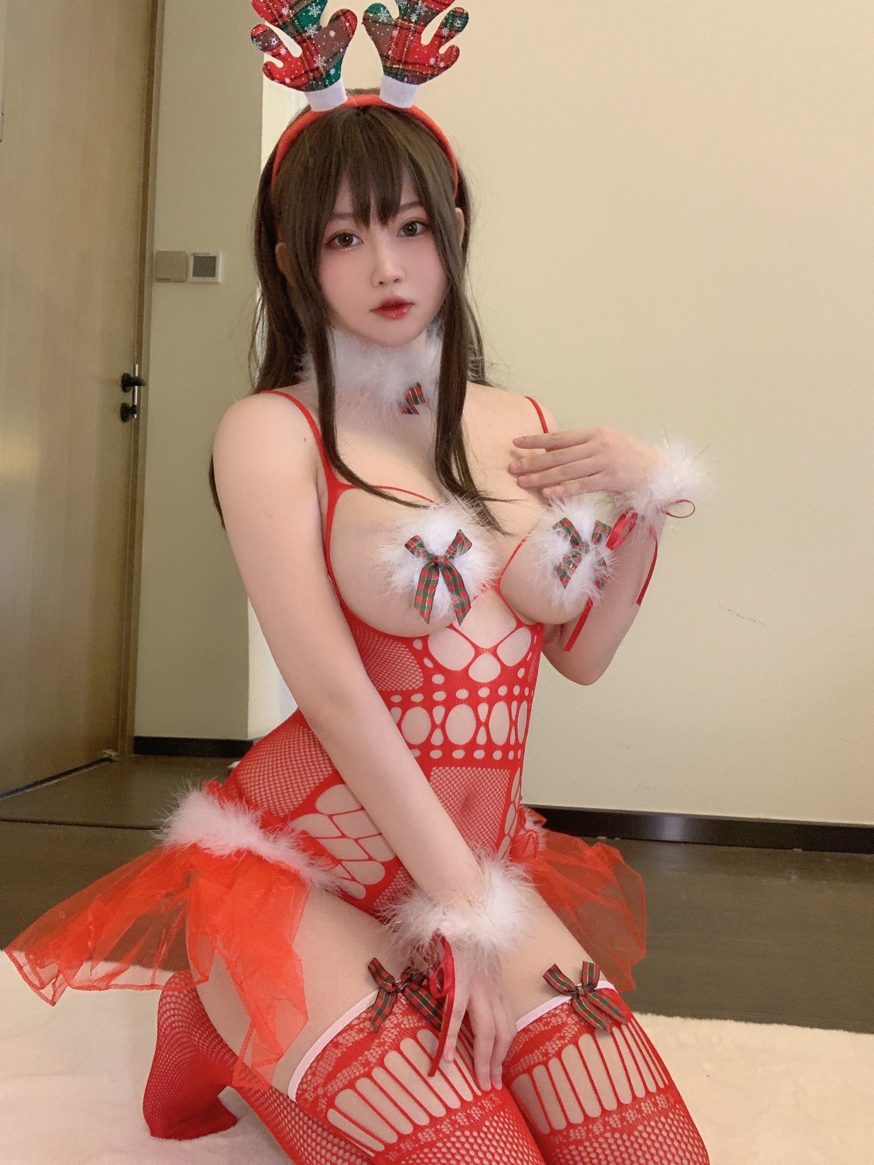 Cosplay Ngôi Sao Mạng] Cô Gái Đào Là Yi Jiang - 2021 Giáng Sinh Đặc Tập