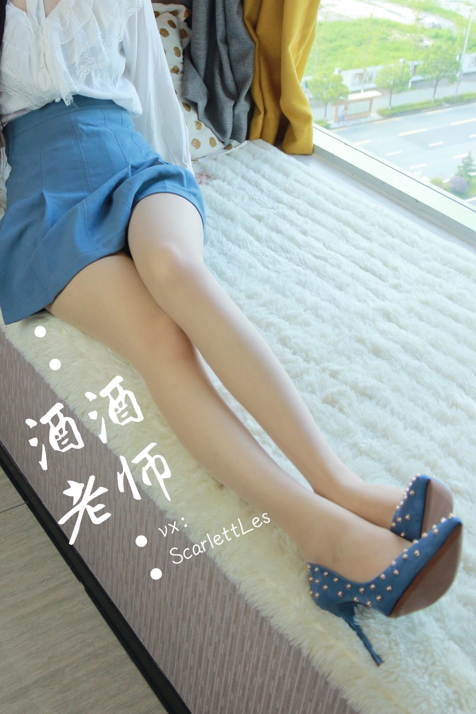 網紅COS] 酒酒老師 - 藍色短裙白絲少女風