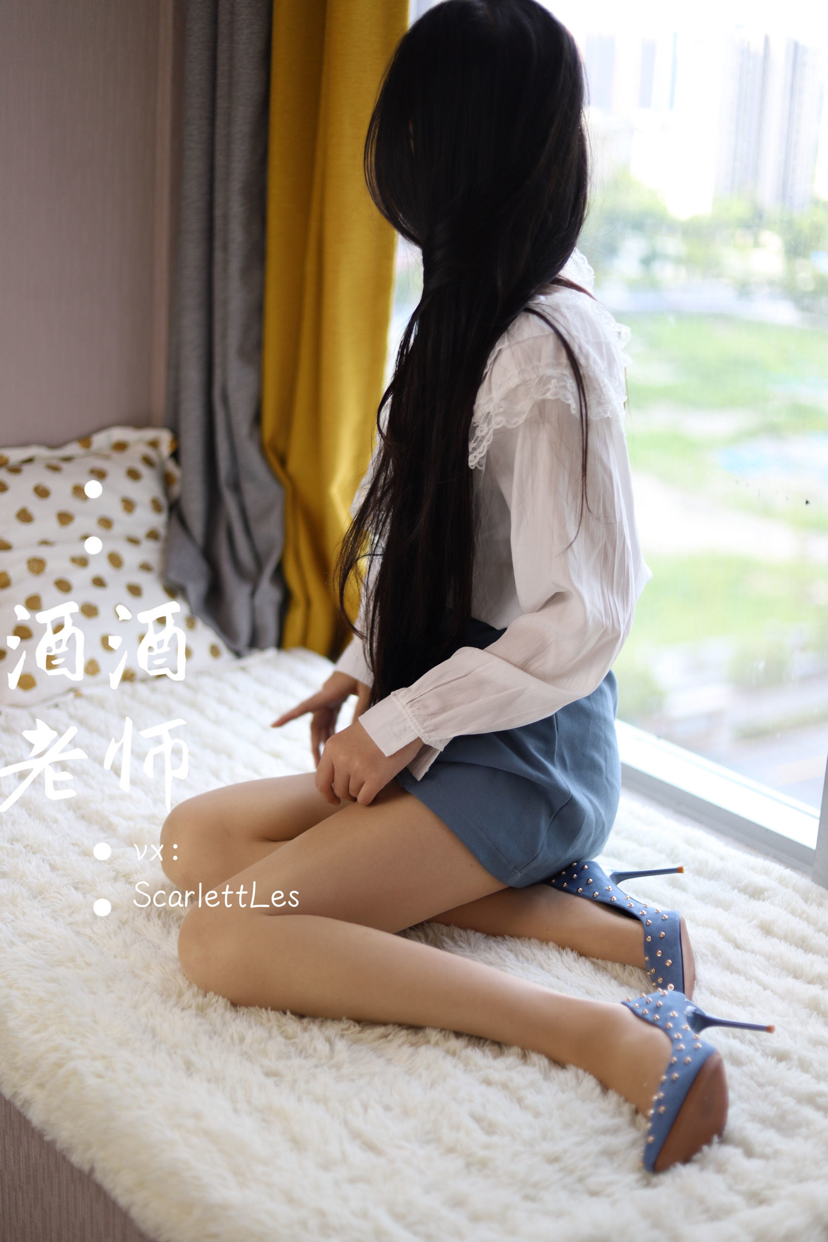 網紅COS] 酒酒老師 - 藍色短裙白絲少女風