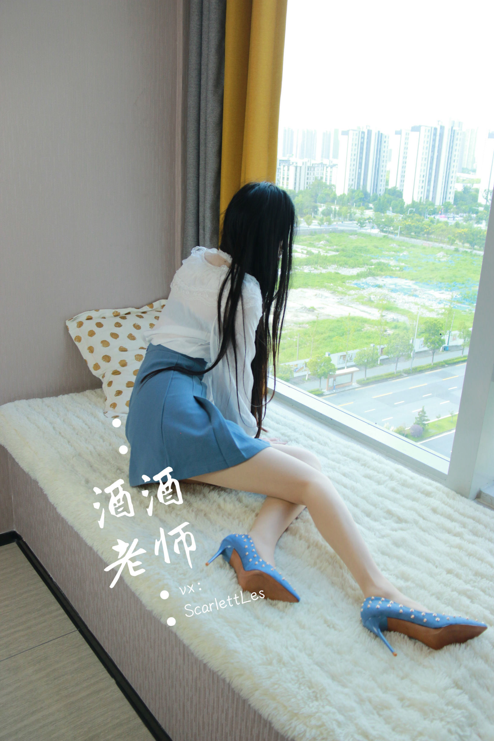 網紅COS] 酒酒老師 - 藍色短裙白絲少女風