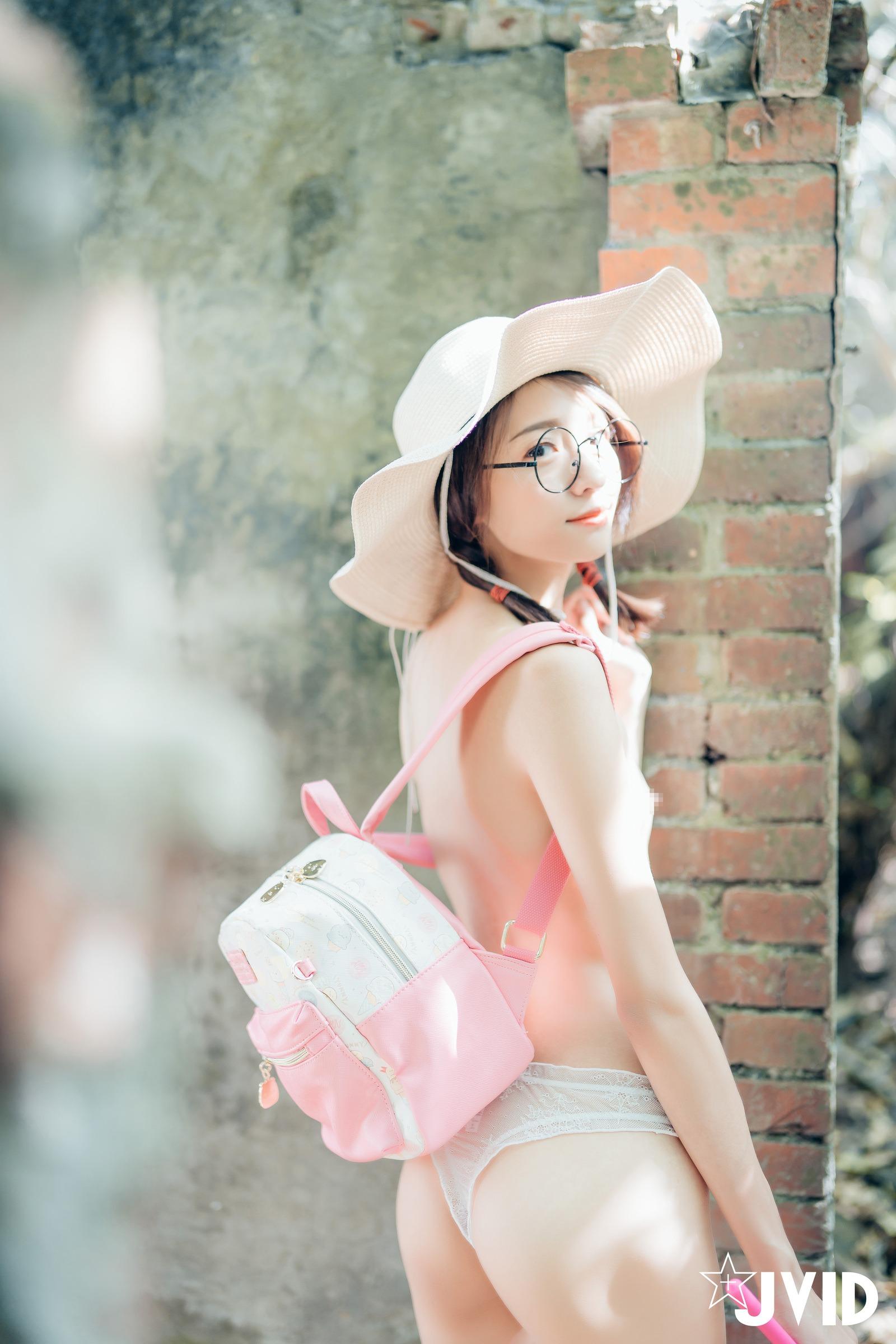 JVID Yanyan Catching Bugs Photo Set 147P