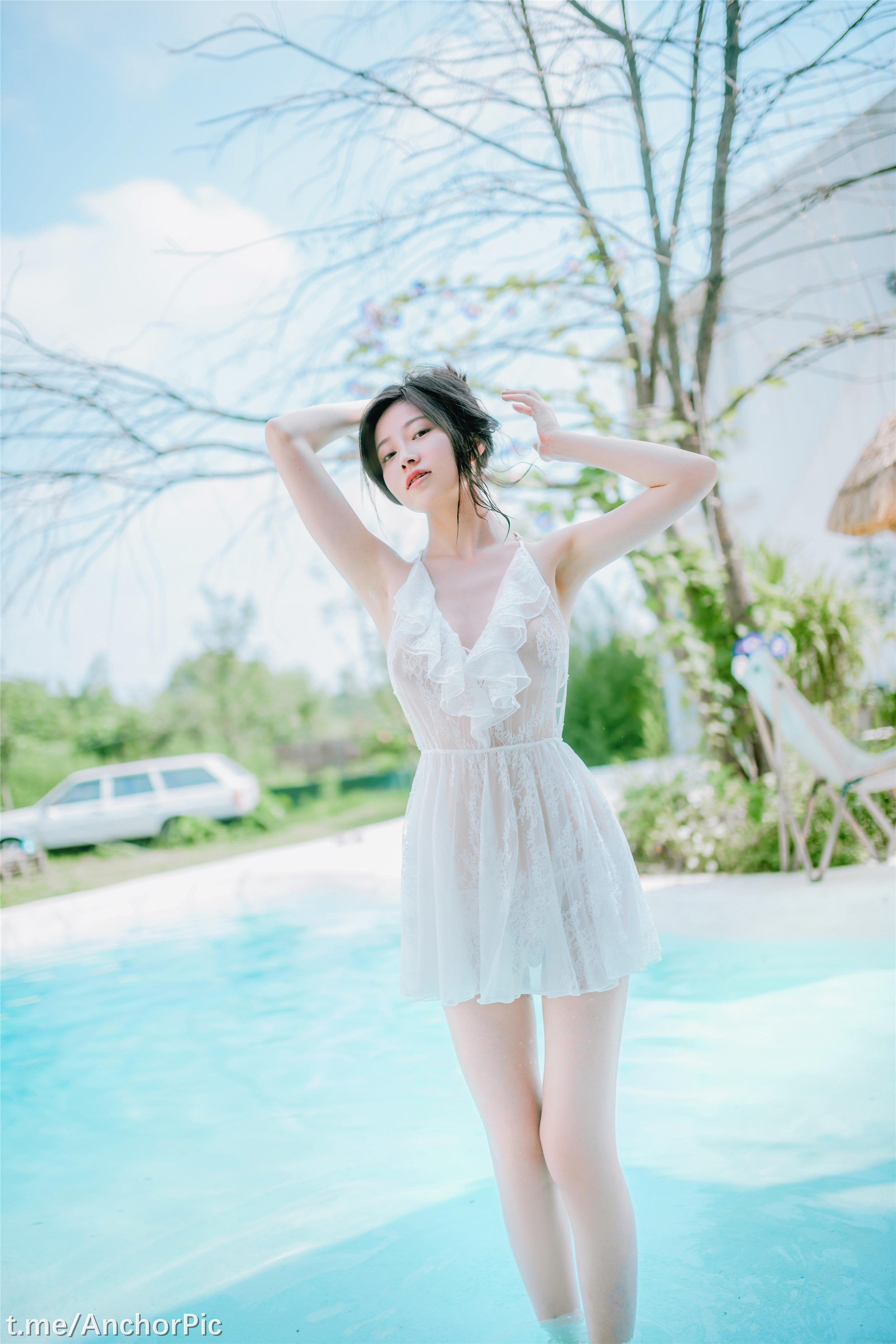 Niên Niên - Hồ bơi giới hạn mùa hè [34P
